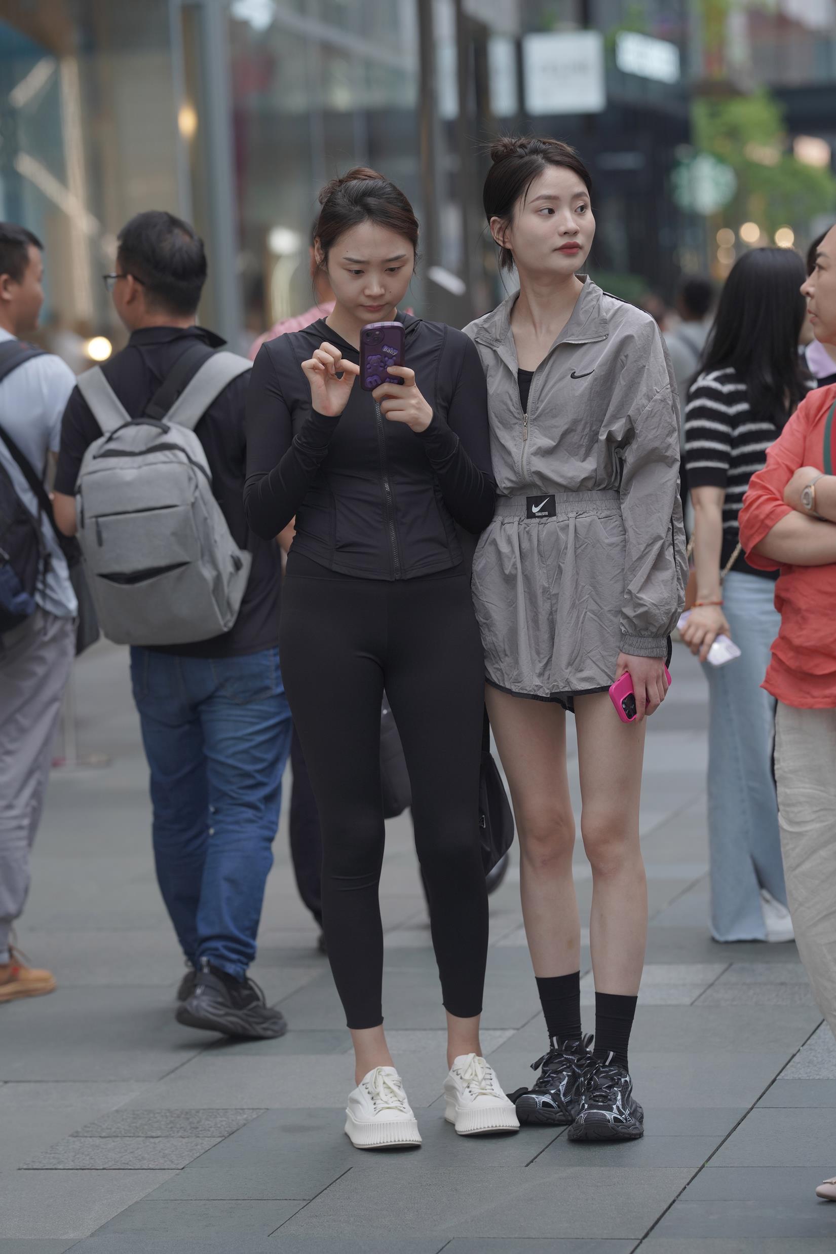 精选街拍作品 NO.3693 黑色仅身裤[35P/69MB]插图