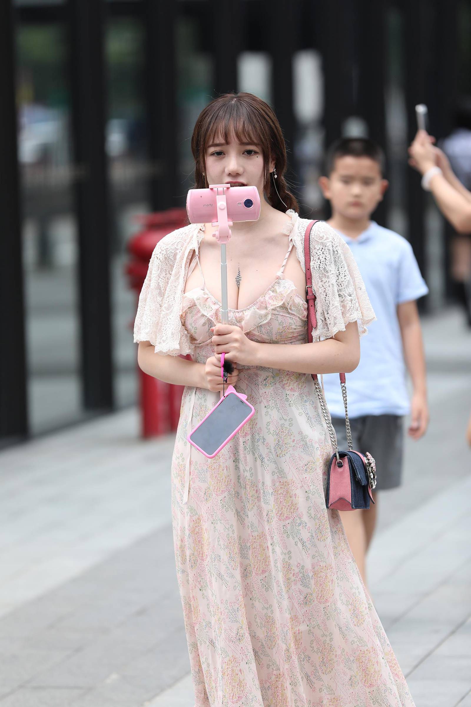 精选街拍作品 NO.3710 花色长裙美胸[22P/35MB]插图