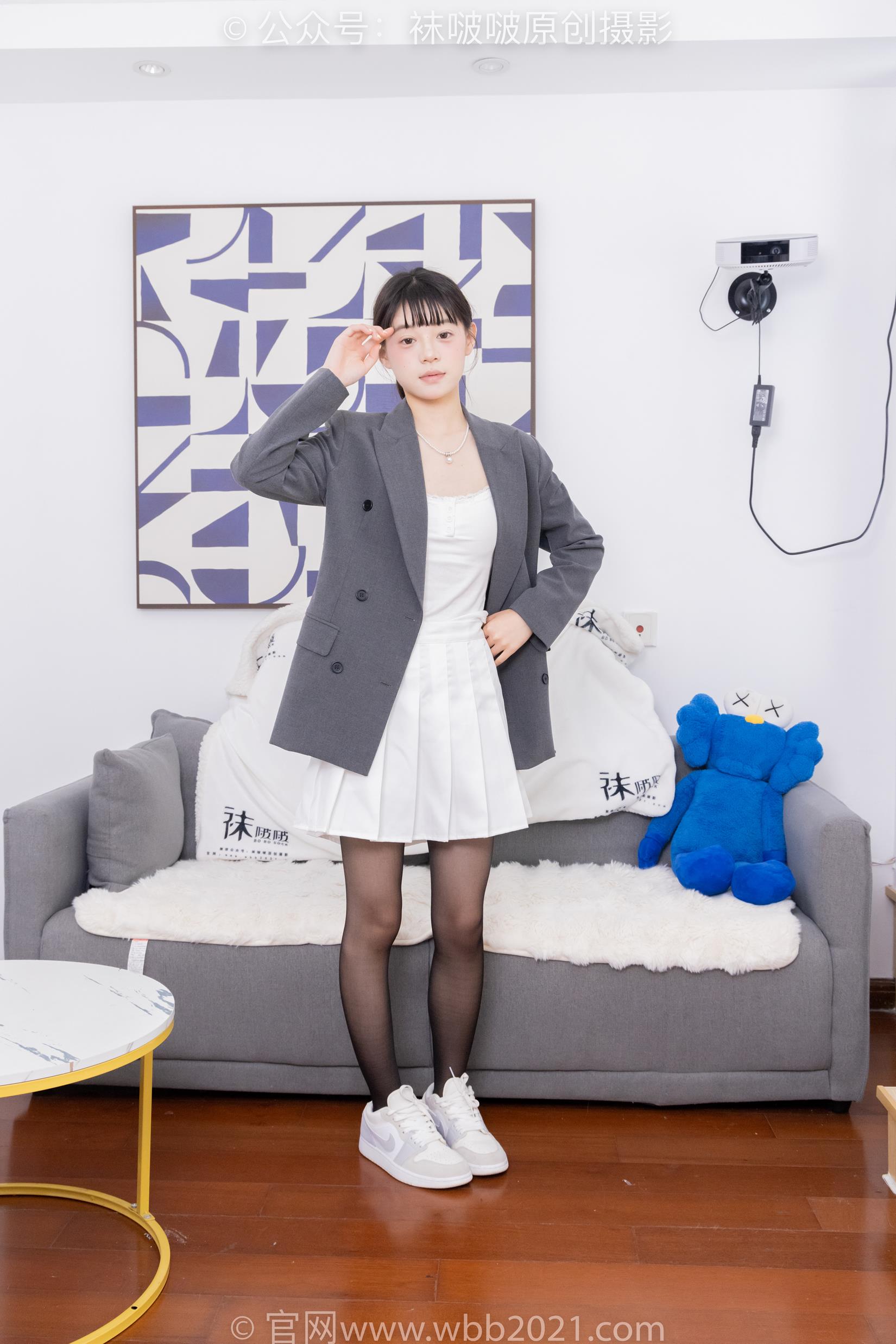 [BoBoSocks袜啵啵]NO.404 糯米-板鞋、黑丝、ol风[145P/1V/6.13GB]插图1