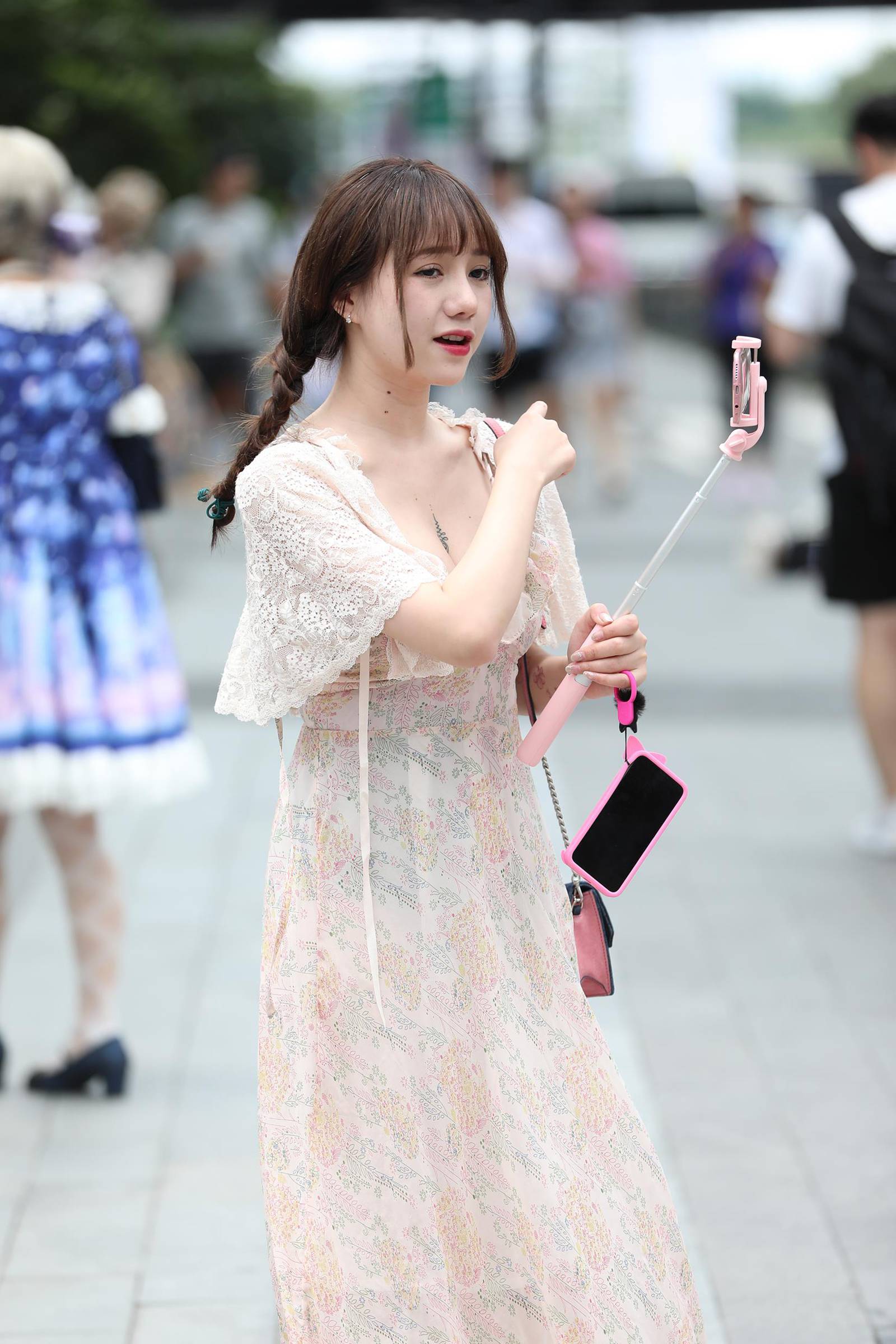 精选街拍作品 NO.3710 花色长裙美胸[22P/35MB]插图1