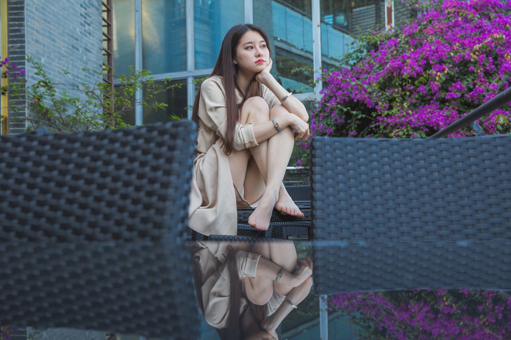 Sia不吃鱼 风衣玉足 [14P/159MB]插图