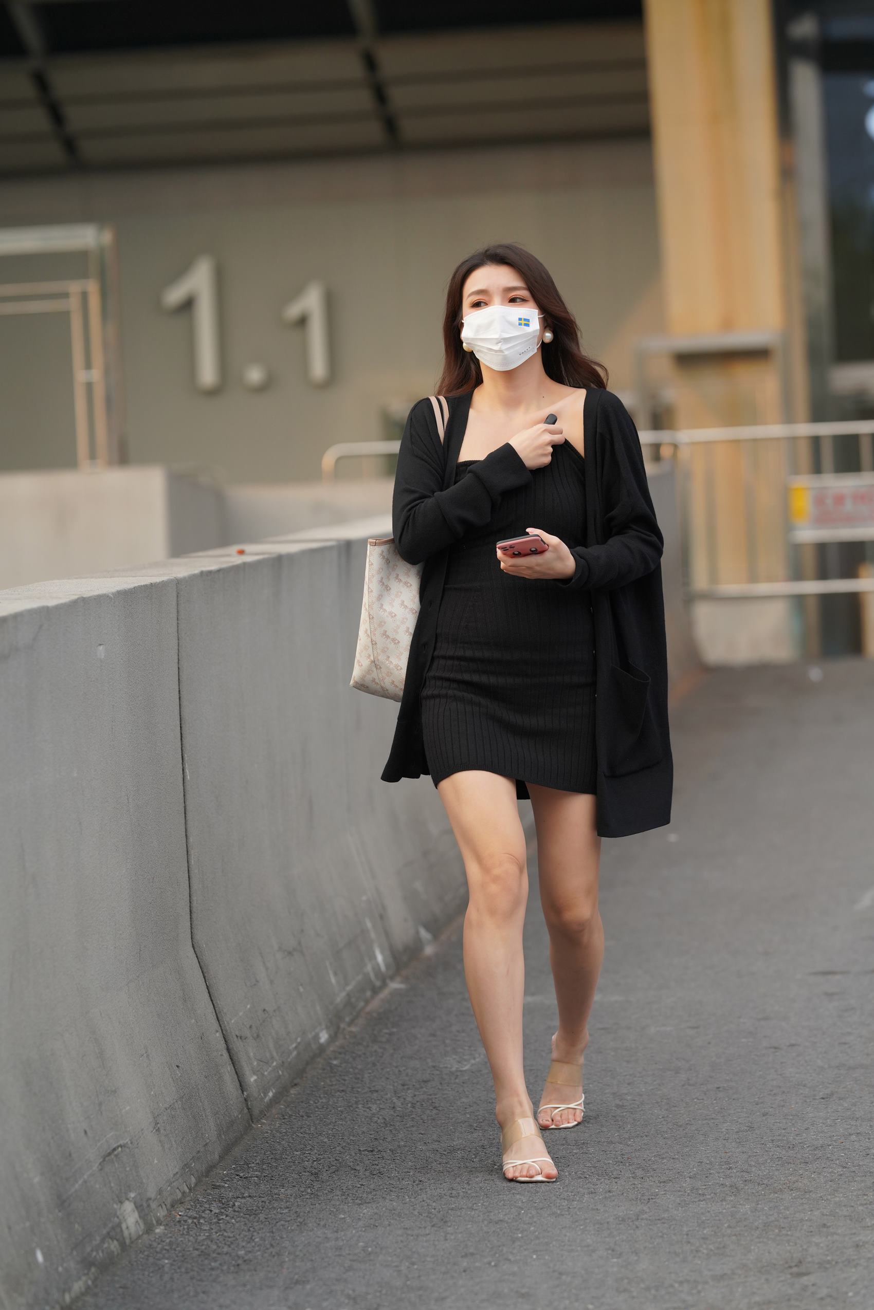 精选街拍作品 NO.3655 黑色仅身包屯裙凉高[97P/168MB]插图1