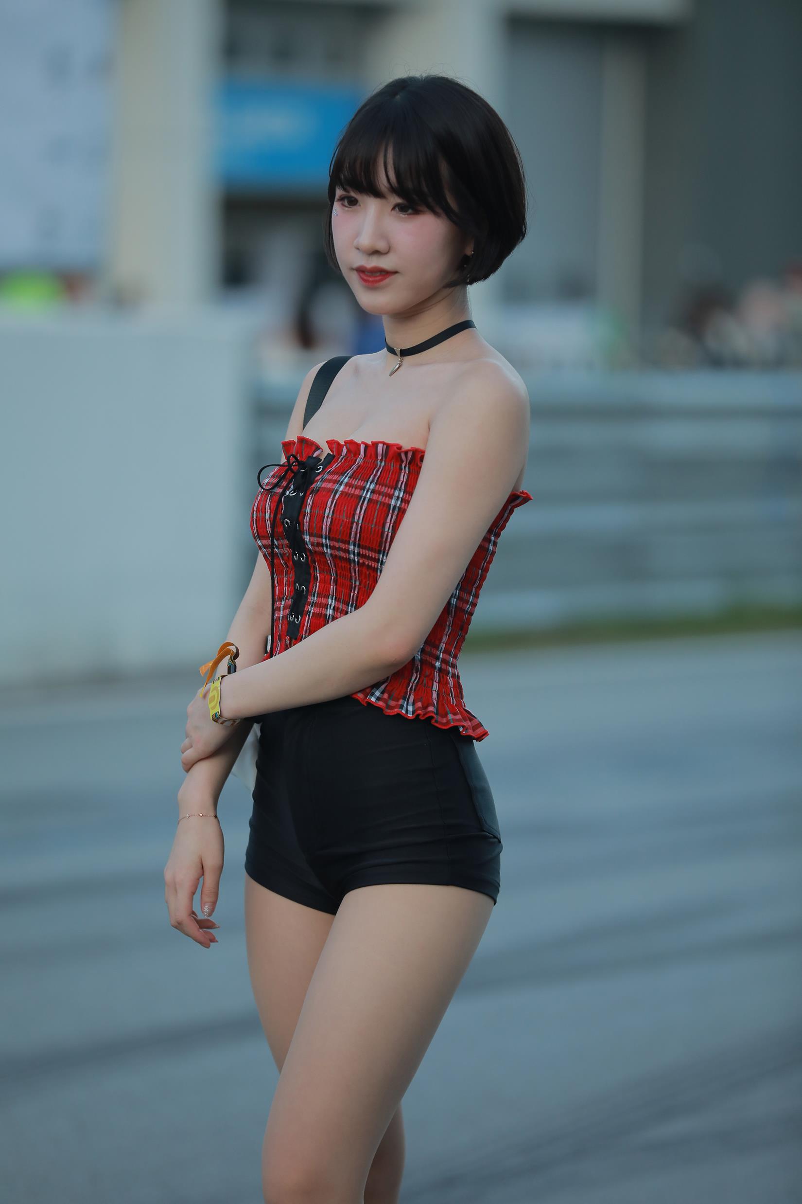 精选街拍作品 NO.3669 黑色热裤柏嫩美腿[29P/37MB]插图1