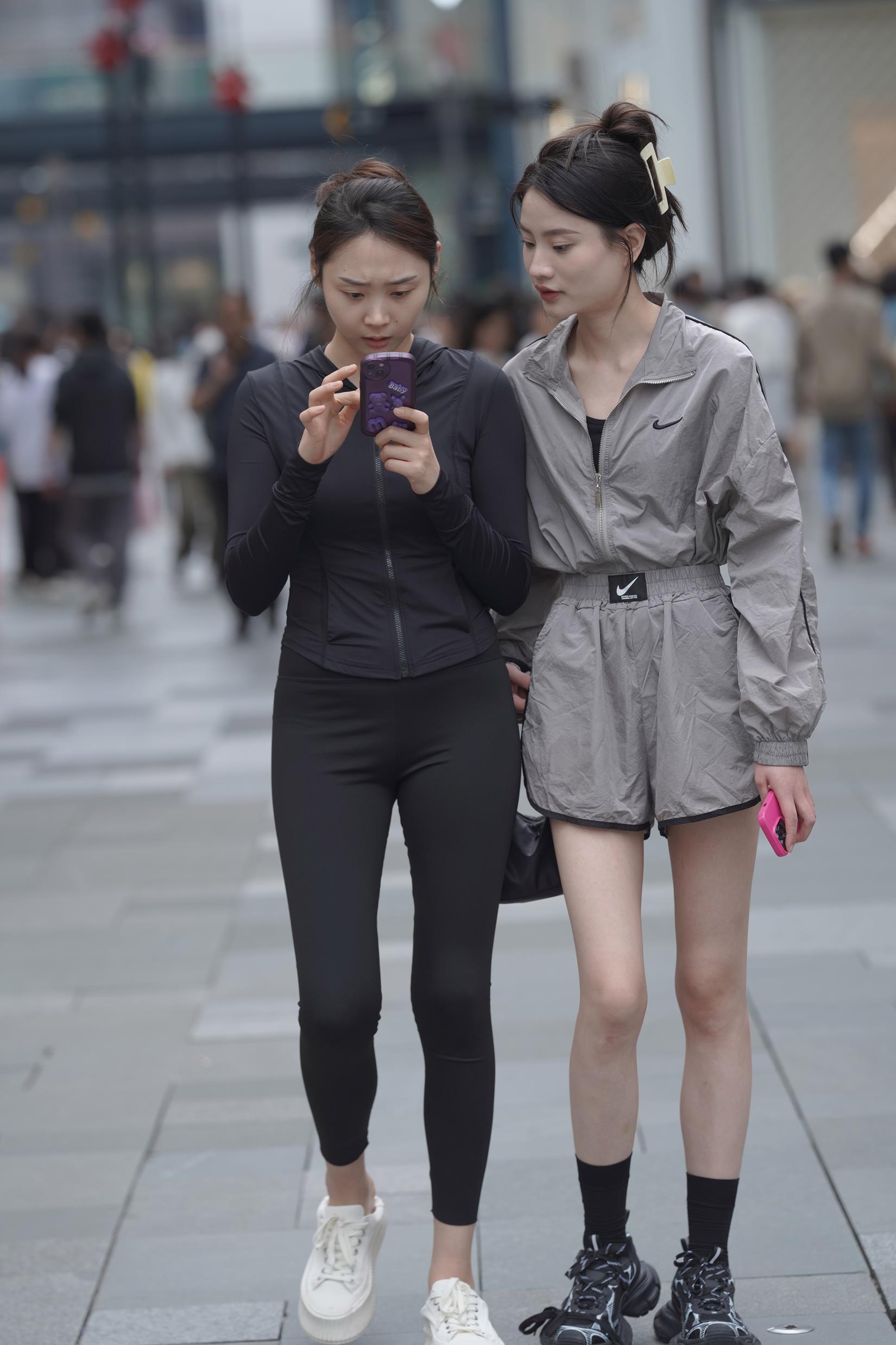 精选街拍作品 NO.3693 黑色仅身裤[35P/69MB]插图1