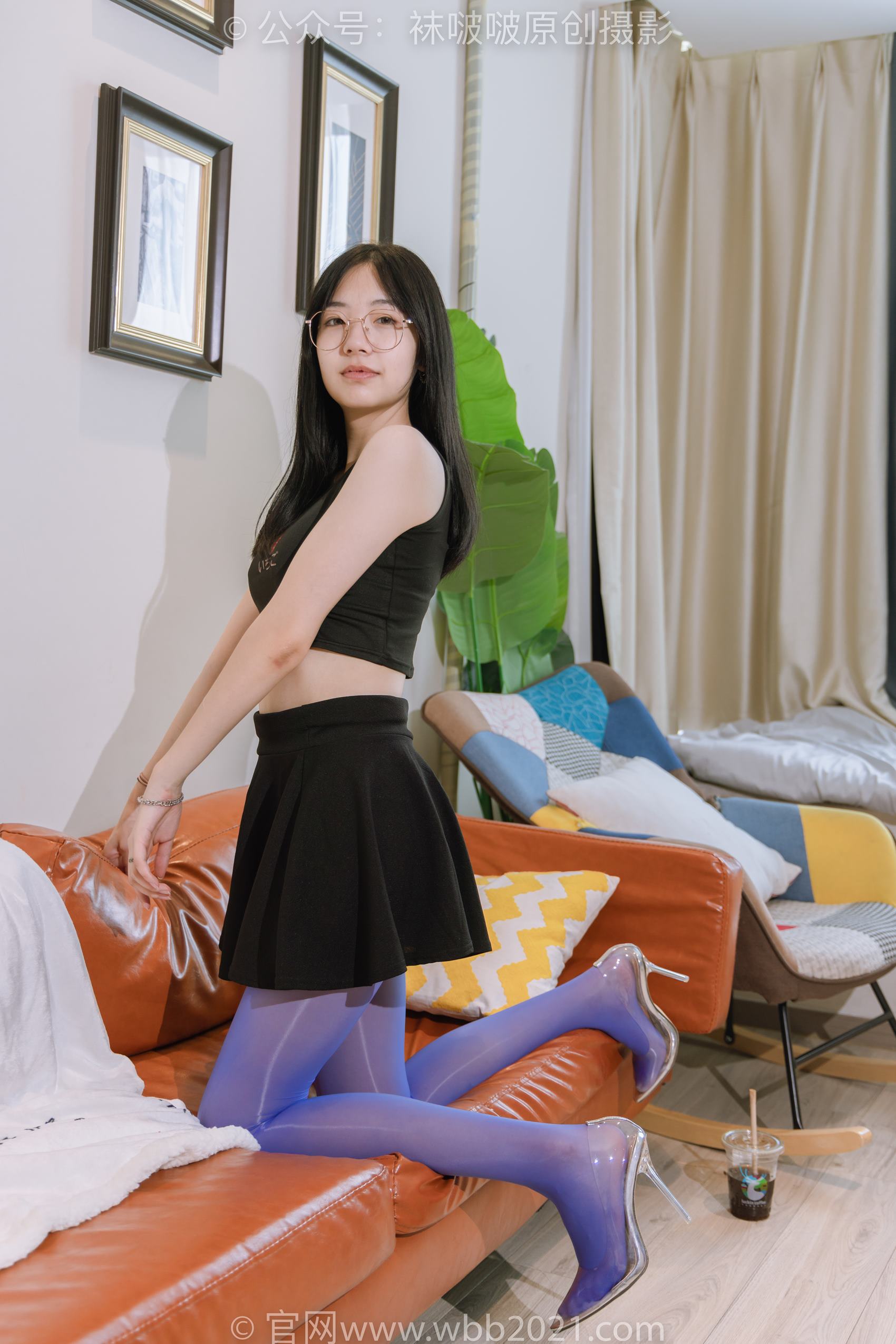 [BoBoSocks袜啵啵]NO.396 小甜豆-两双高跟鞋、油亮黑丝、油亮蓝丝[140P/2V/7.38GB]插图2