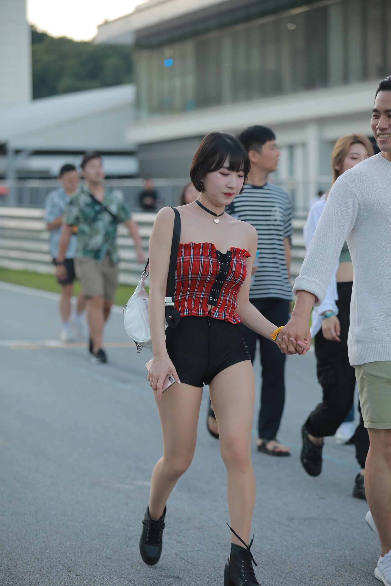 精选街拍作品 NO.3669 黑色热裤柏嫩美腿[29P/37MB]插图2