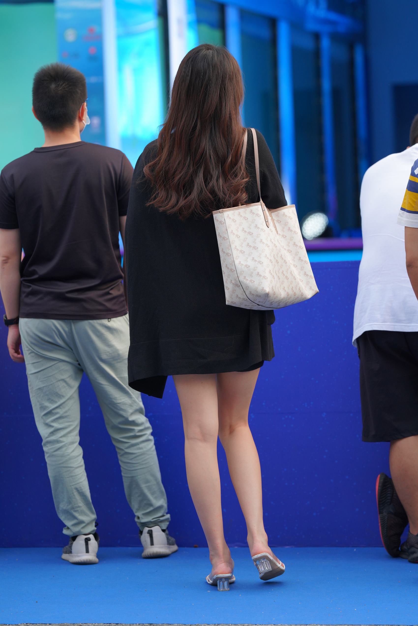 精选街拍作品 NO.3655 黑色仅身包屯裙凉高[97P/168MB]插图2