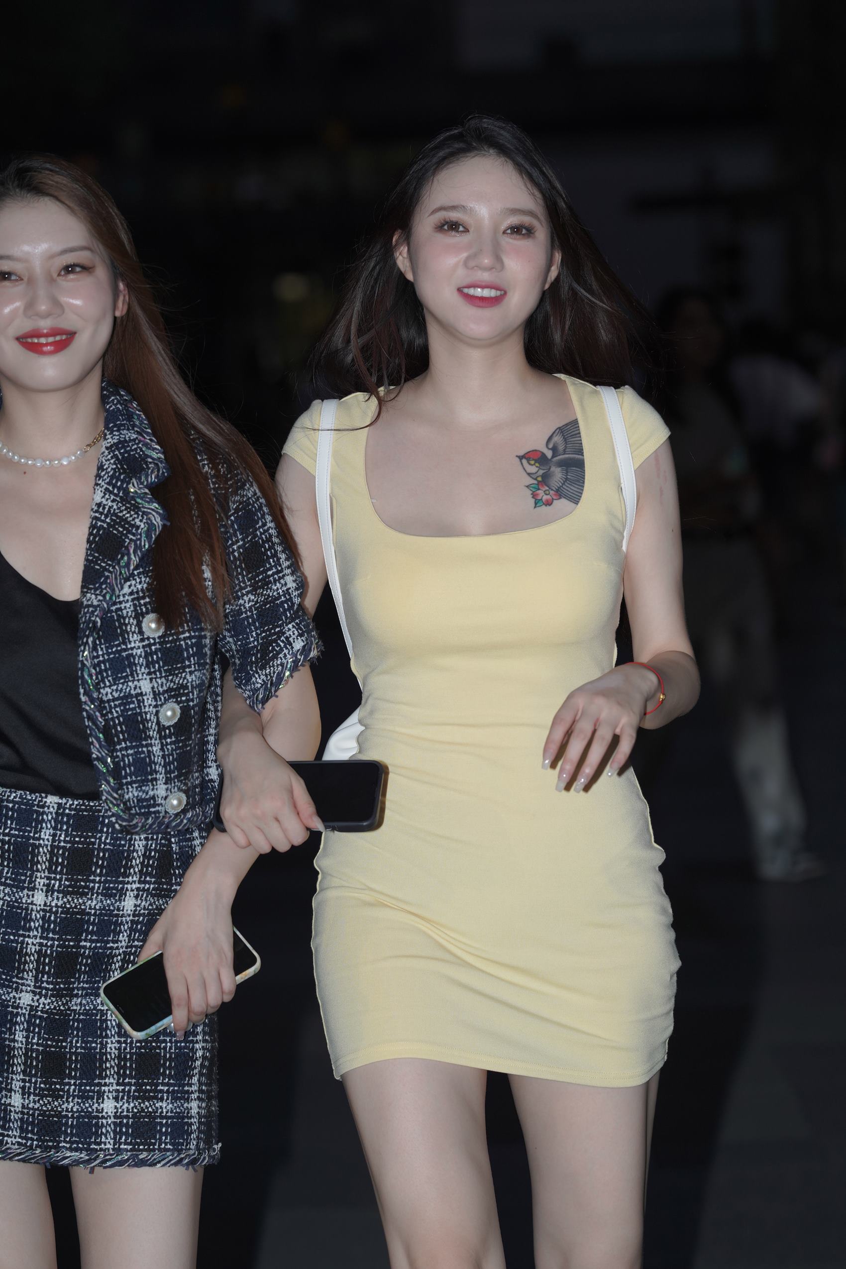 精选街拍作品 NO.3640 黄色仅身包屯裙美腿[120P/312MB]插图3