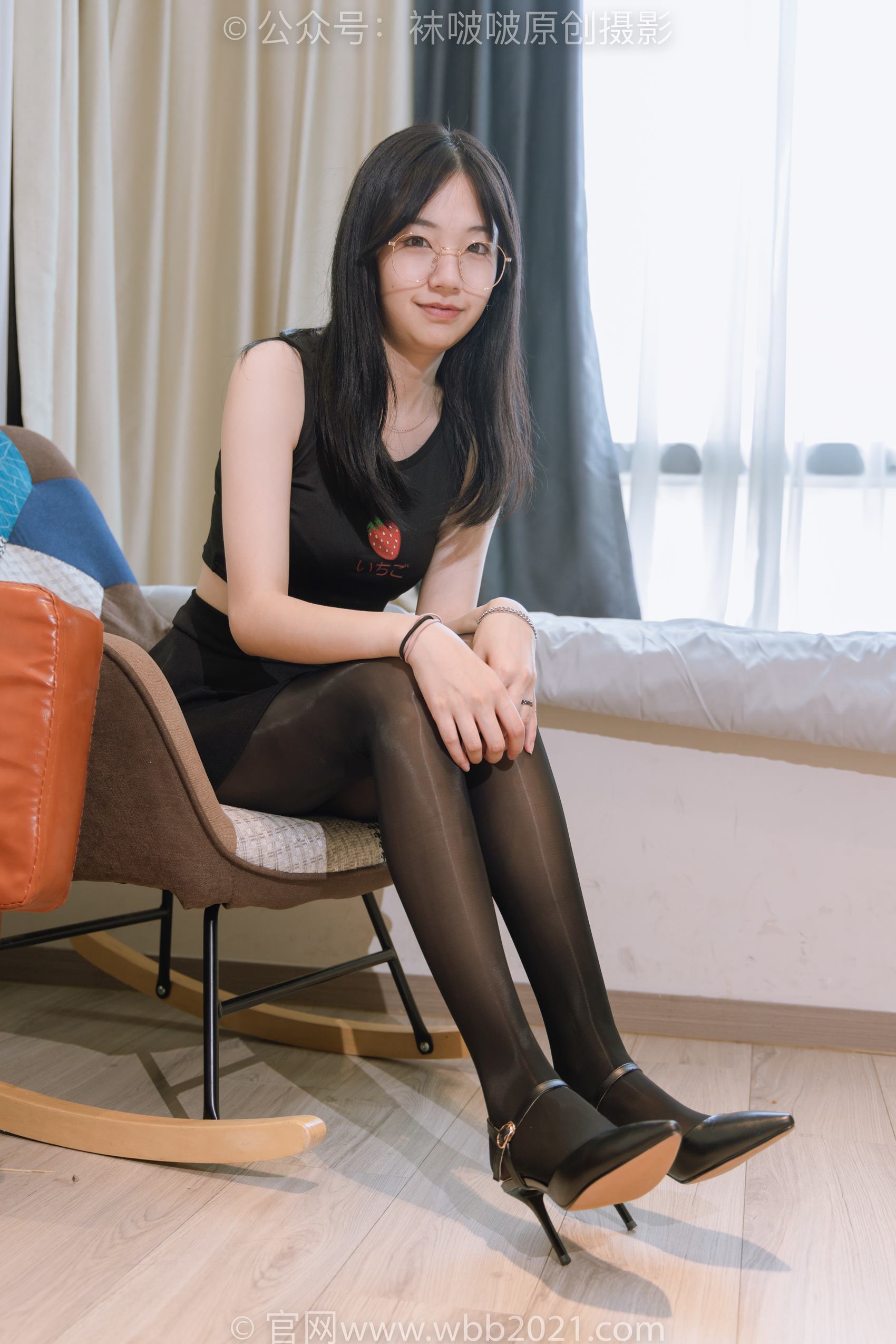 [BoBoSocks袜啵啵]NO.396 小甜豆-两双高跟鞋、油亮黑丝、油亮蓝丝[140P/2V/7.38GB]插图5