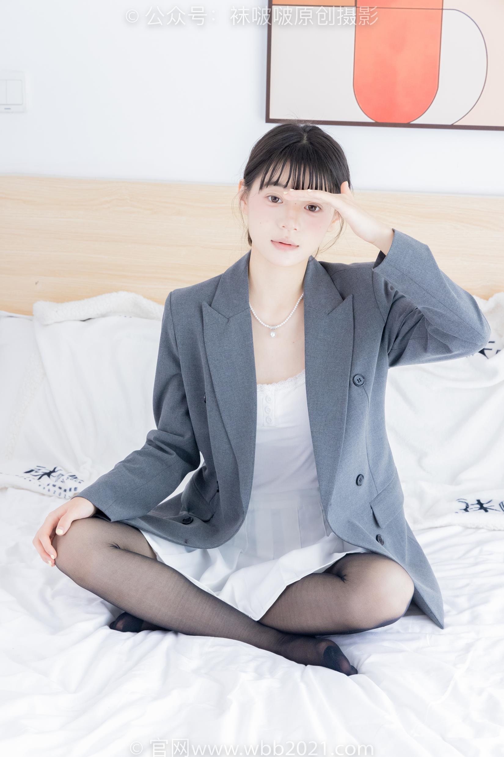 [BoBoSocks袜啵啵]NO.404 糯米-板鞋、黑丝、ol风[145P/1V/6.13GB]插图4