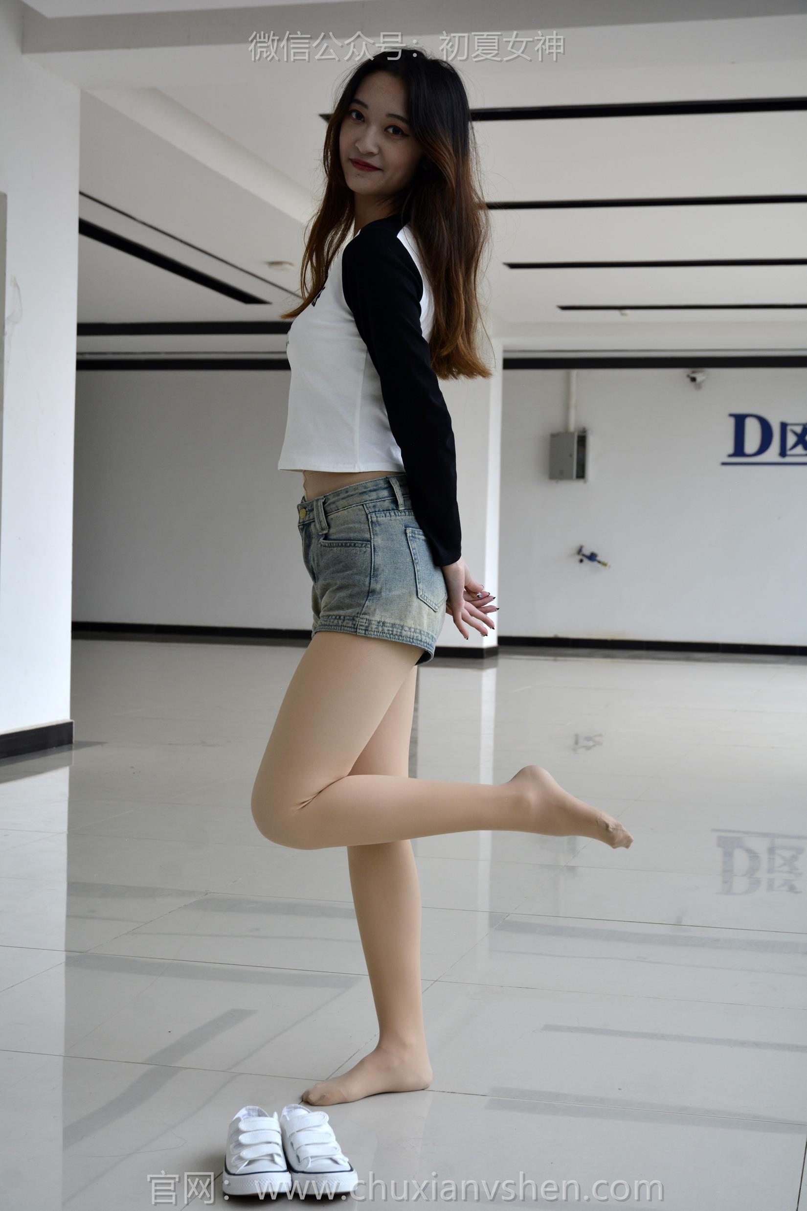 初夏女神 NO.160 依依 走走拍拍[130P/1V/5.25GB]插图