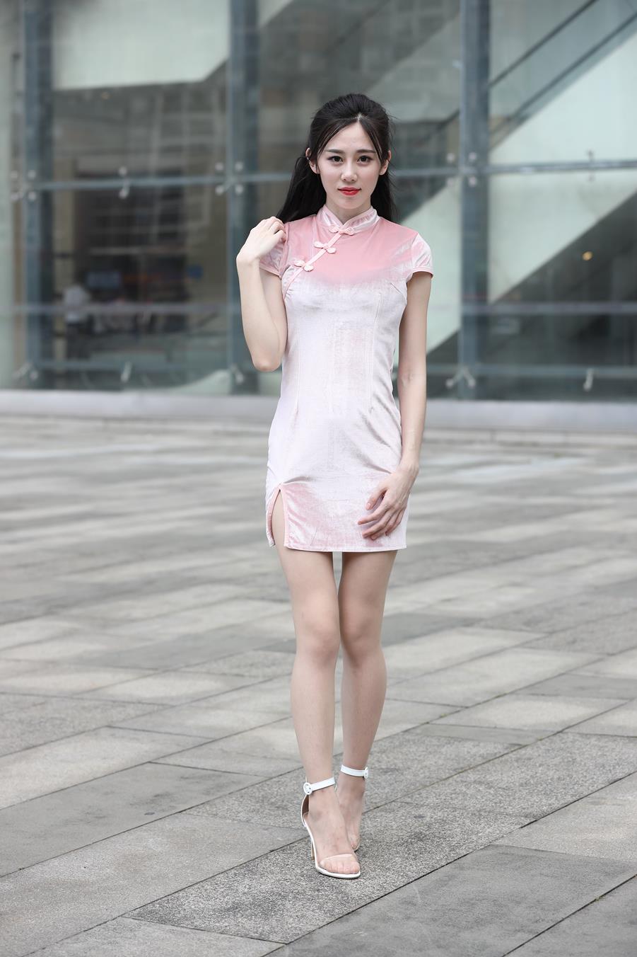 魔镜街拍粉色连衣裙妹字肉丝凉高跟[185P/4V/7.3G]插图7