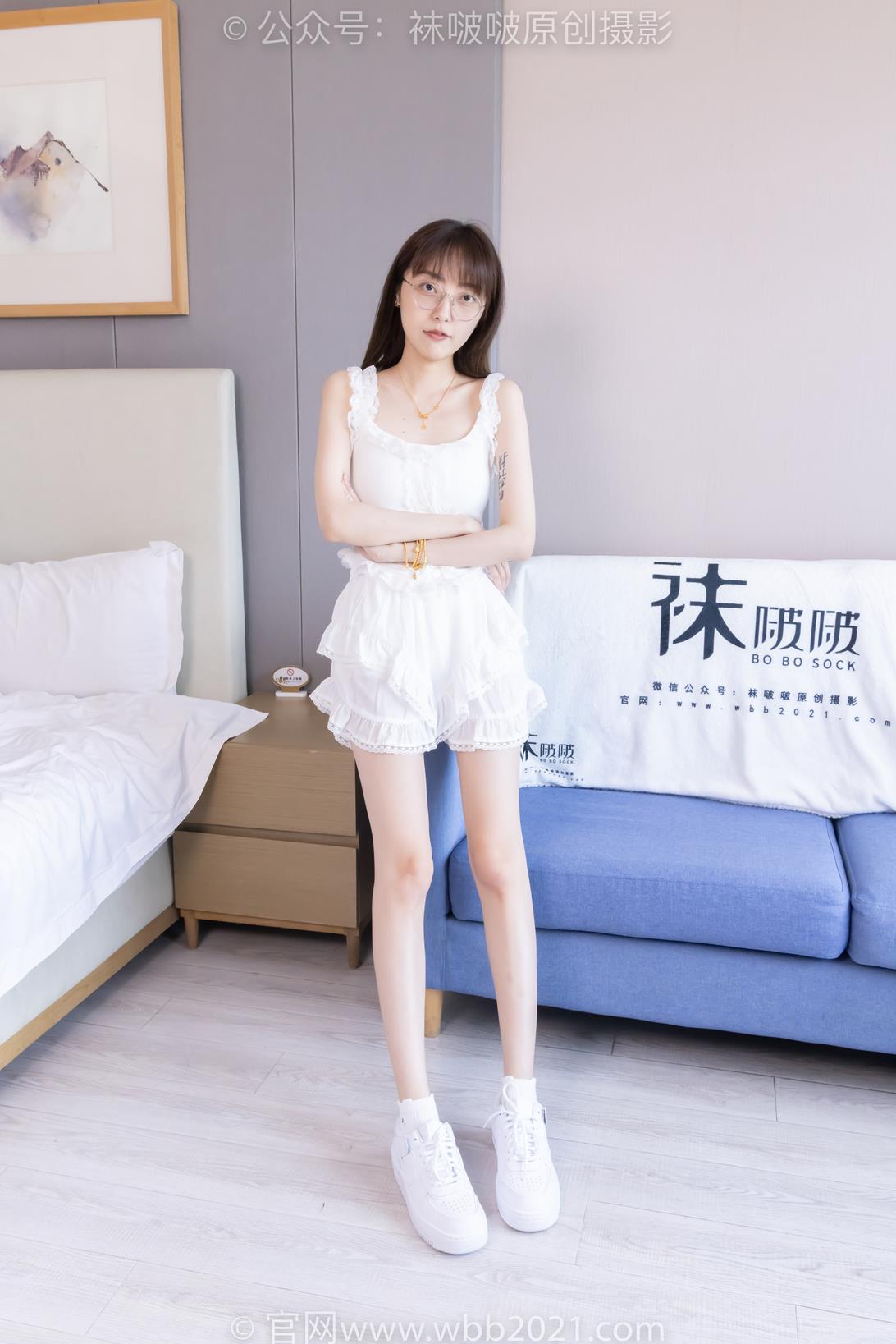 袜啵啵417期：稚予-板鞋、白棉袜、裸足、裸足部分脚底抹精油、脚部特写较多 [200P/1V/6.78G]插图5