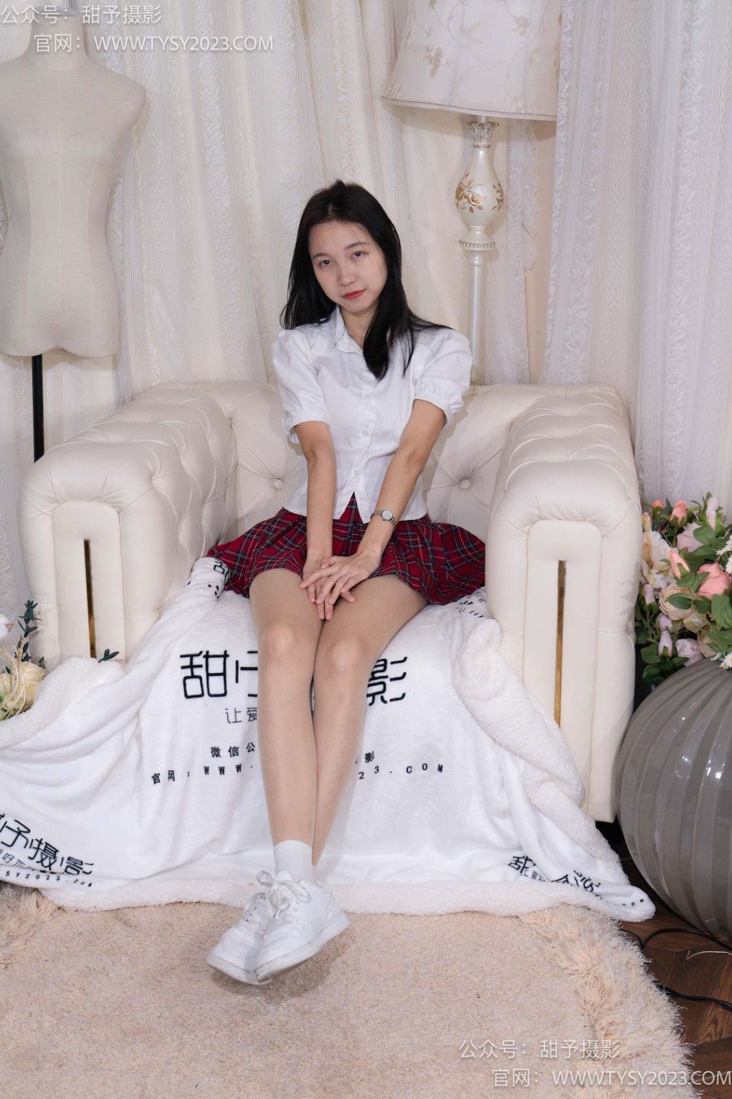 甜予摄影 NO.085 小桃-板鞋、白棉袜、肉丝（脚尖微加固款）[129P/2V/9.75GB]插图
