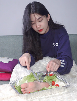 [aapary模拍视频]小莹镁足加面包沙拉酱[1V/3.55G]插图1