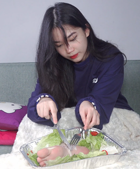 [aapary模拍视频]小莹镁足加面包沙拉酱[1V/3.55G]插图2