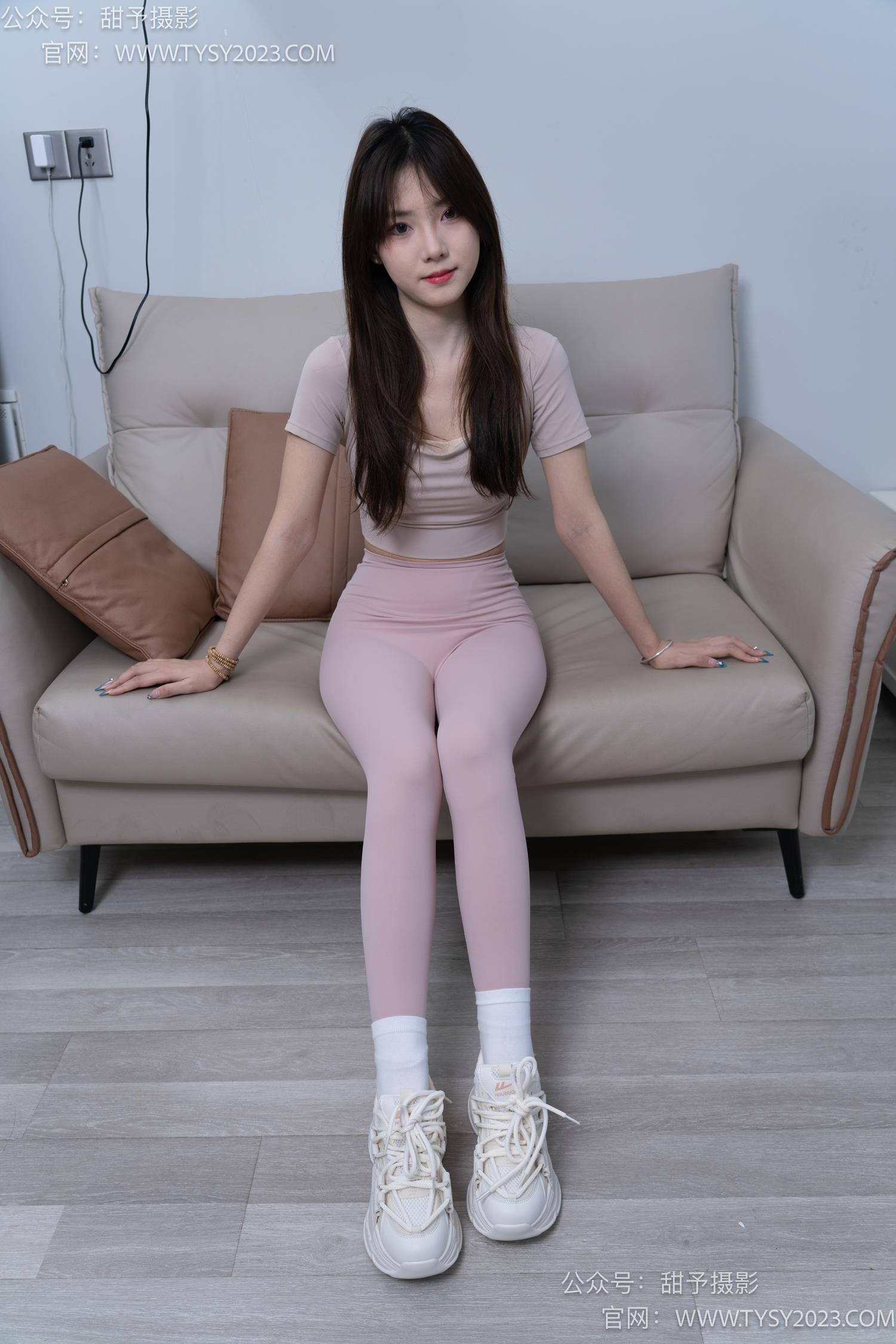 甜予摄影 NO.053 璇璇-瑜伽裤、运动鞋、白棉袜、裸足[149P/2V/11.1GB]插图1