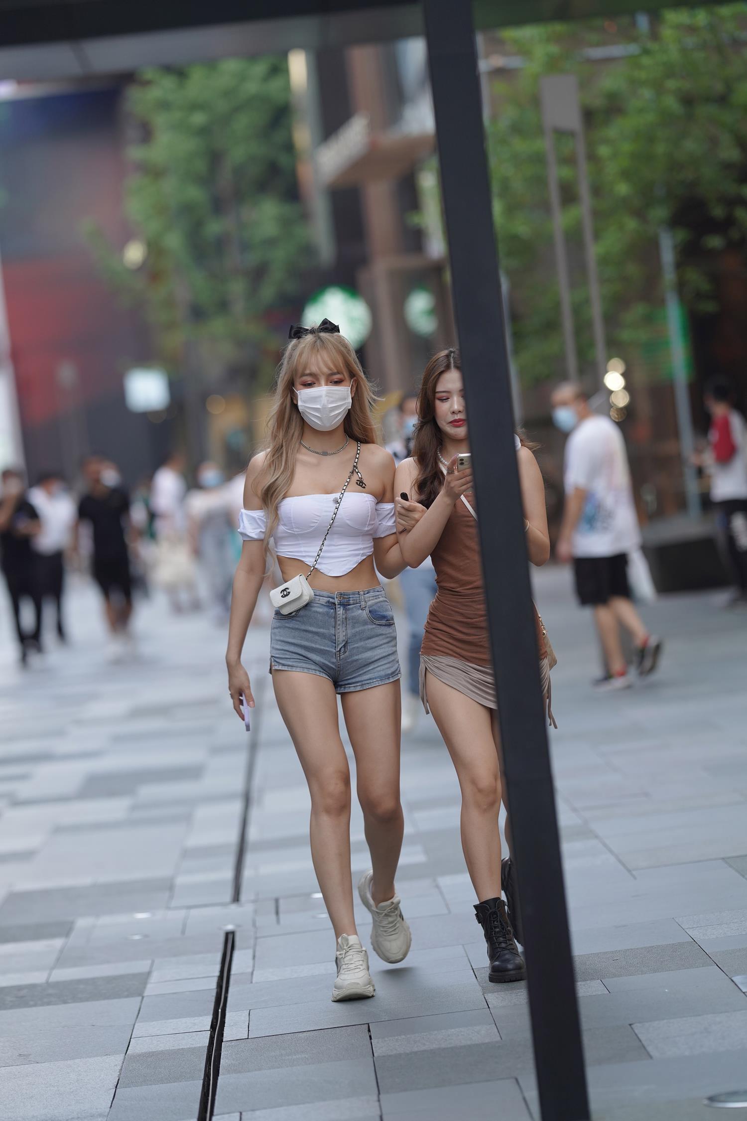 精选街拍作品 NO.3794 蓝色热裤美腿翘臀[161P/435MB]插图1