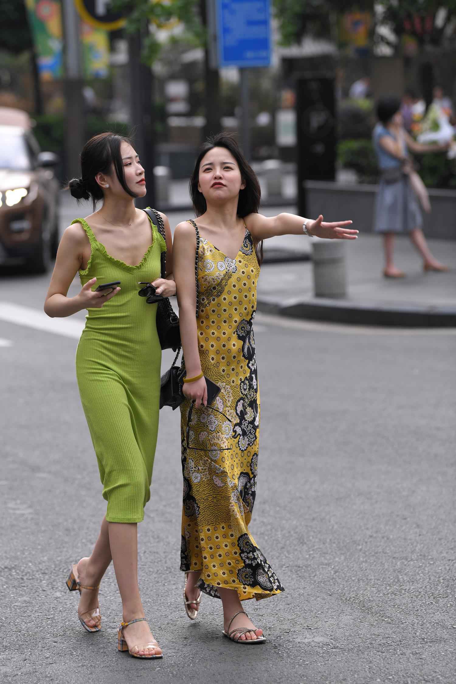 精选街拍作品 NO.3837 果绿色长裙[21P/58MB]插图1