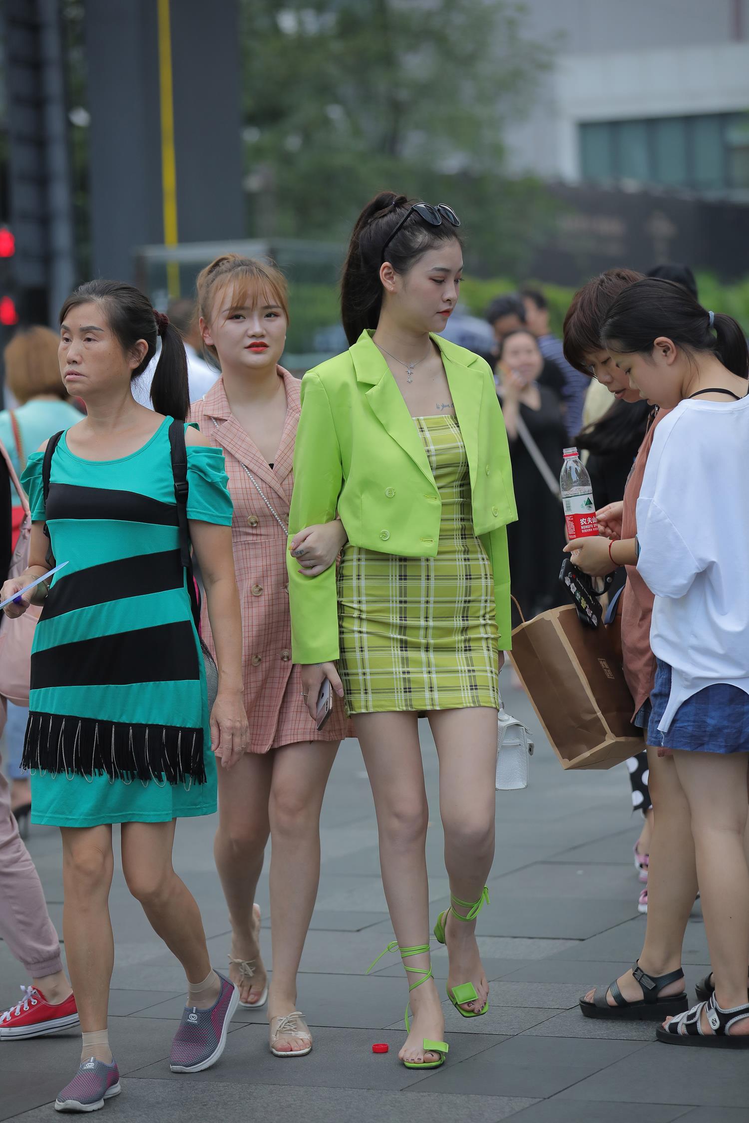 精选街拍作品 NO.3851 荧光绿西装外套[47P/72MB]插图1