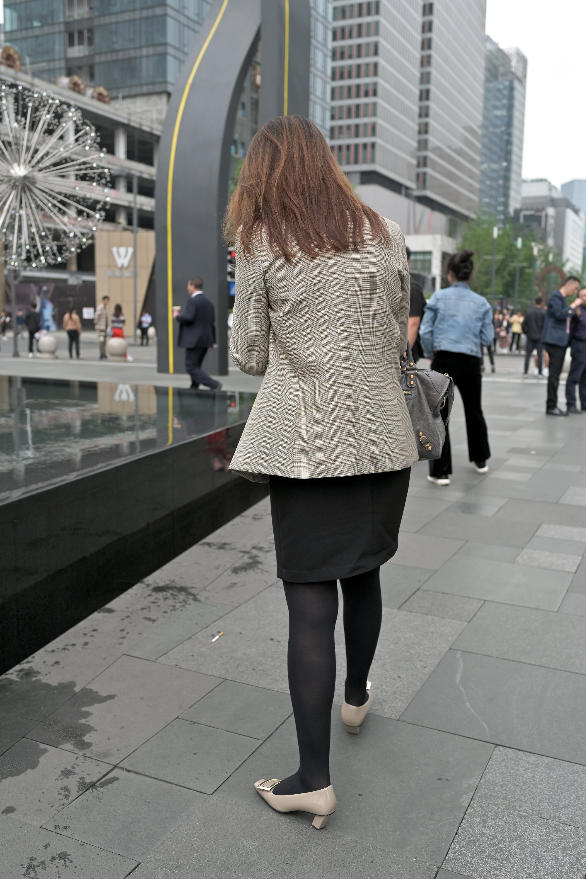 精选街拍作品 NO.3733 黑色仅身包屯裙黑丝[30P/87MB]插图