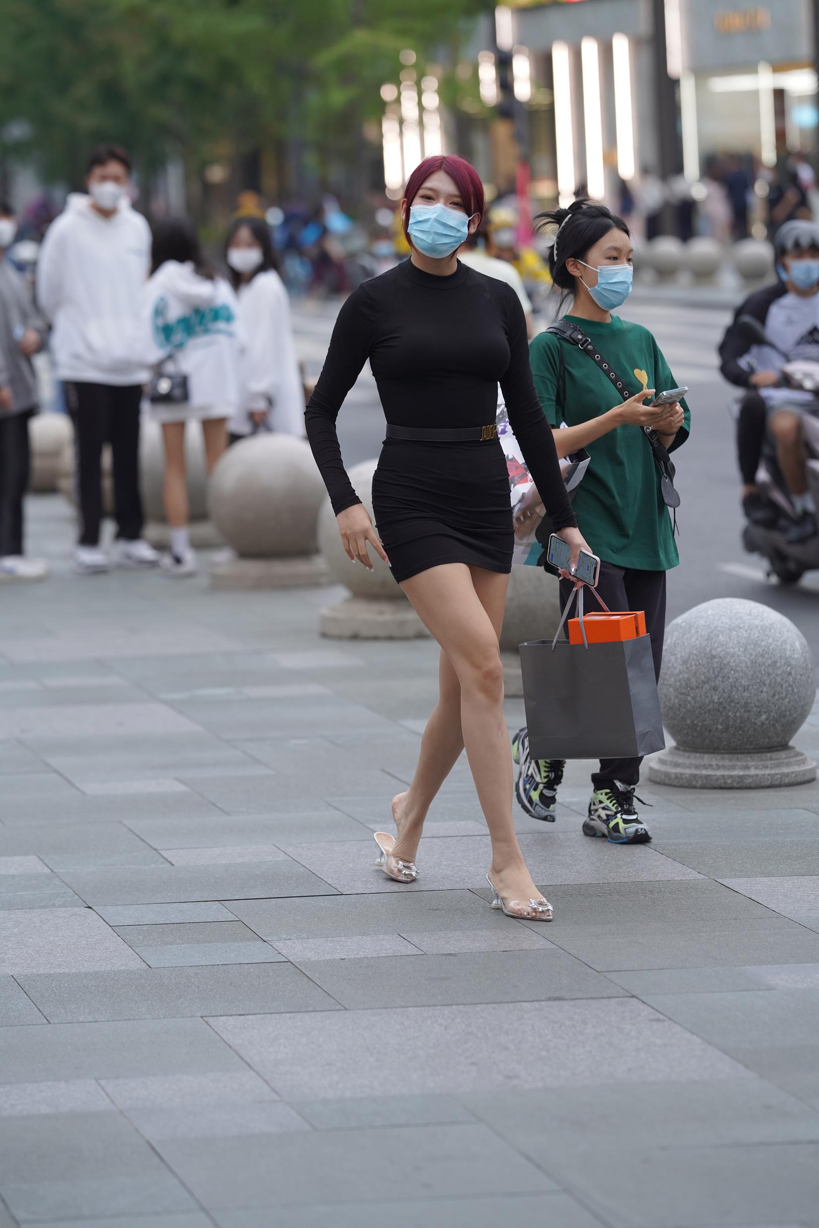 精选街拍作品 NO.3719 黑色仅身包屯裙[136P/313MB]插图1