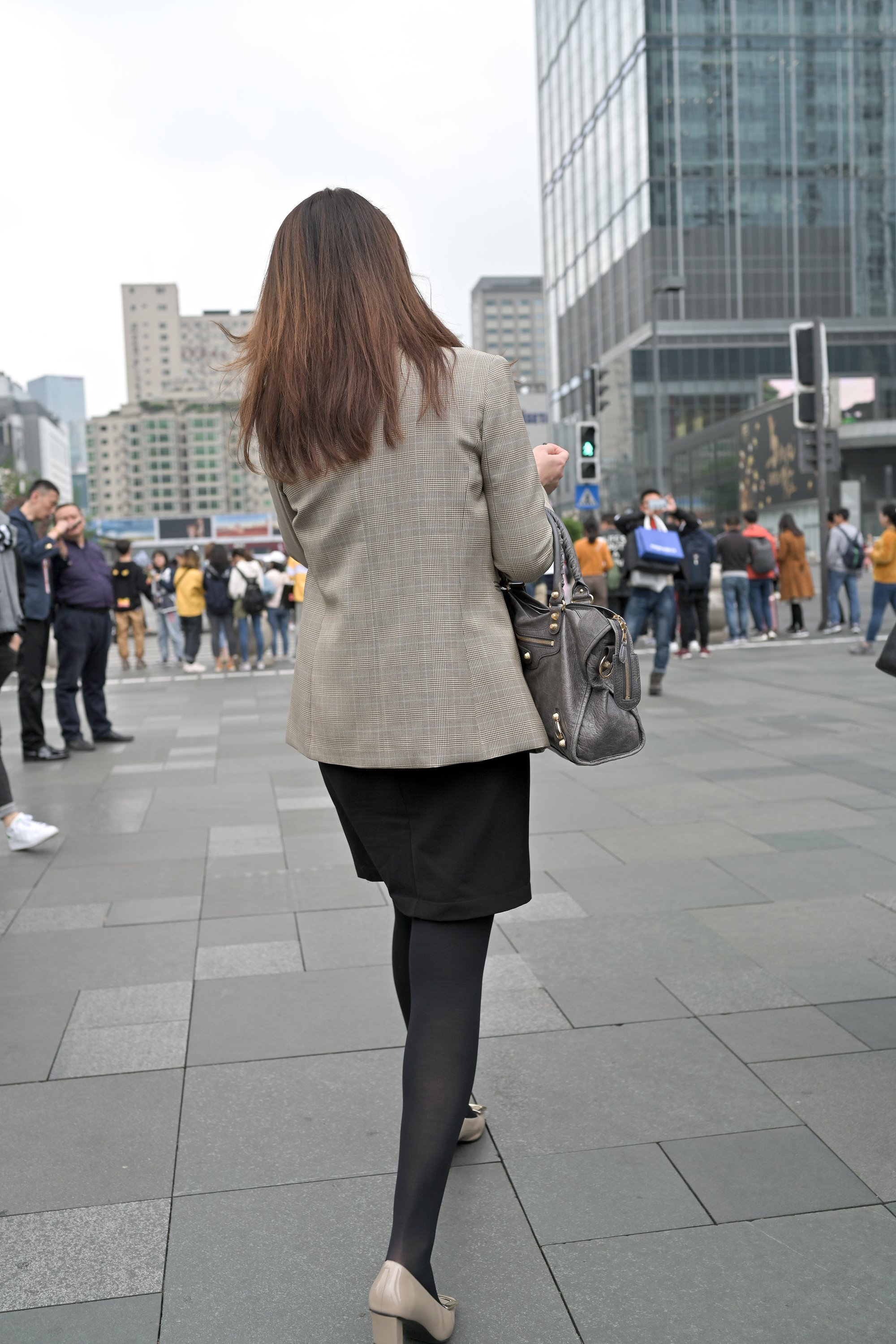 精选街拍作品 NO.3733 黑色仅身包屯裙黑丝[30P/87MB]插图1