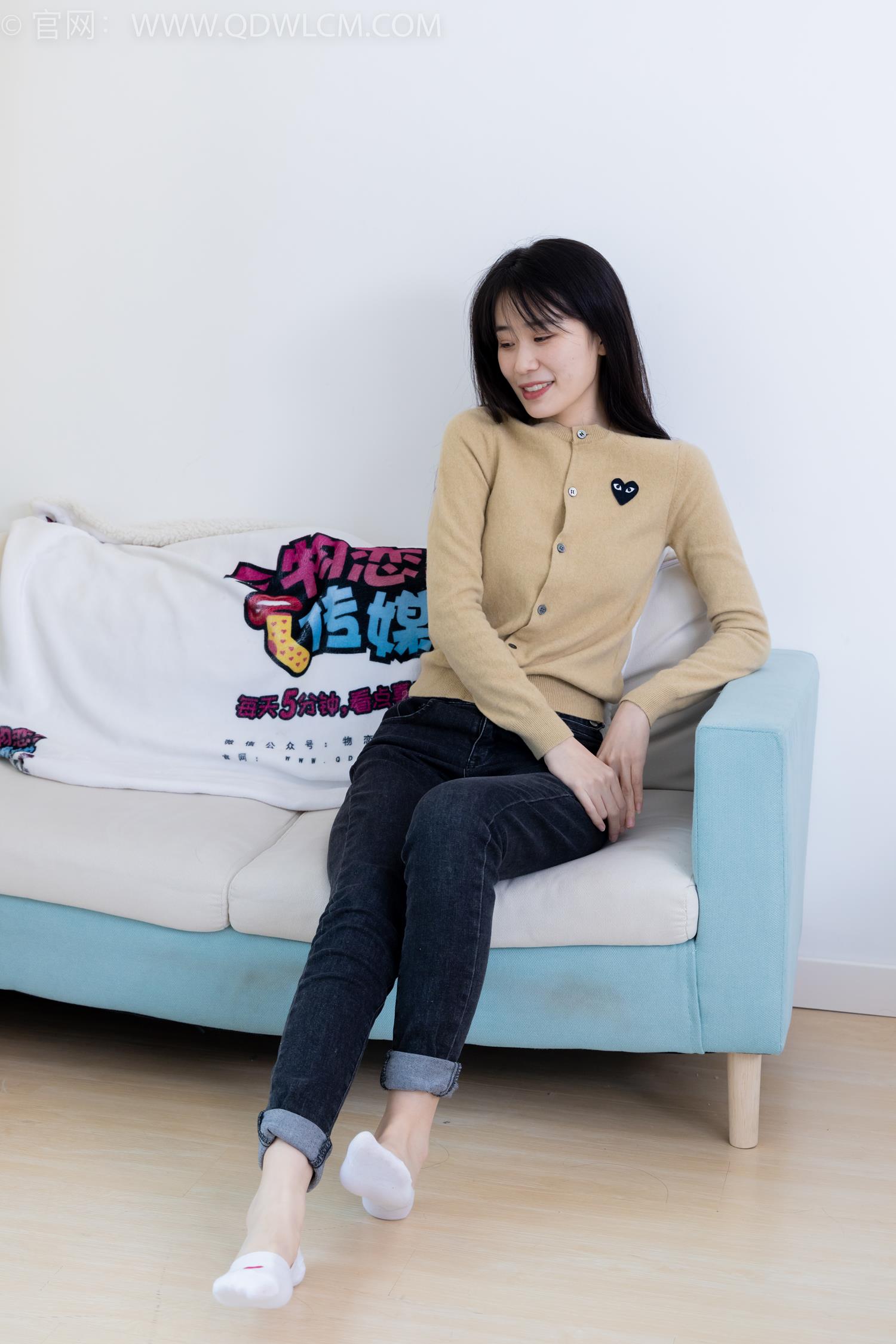 勿恋传媒 NO.2033 菜菜-熟悉的面孔[160P/1V/4.89GB]插图2