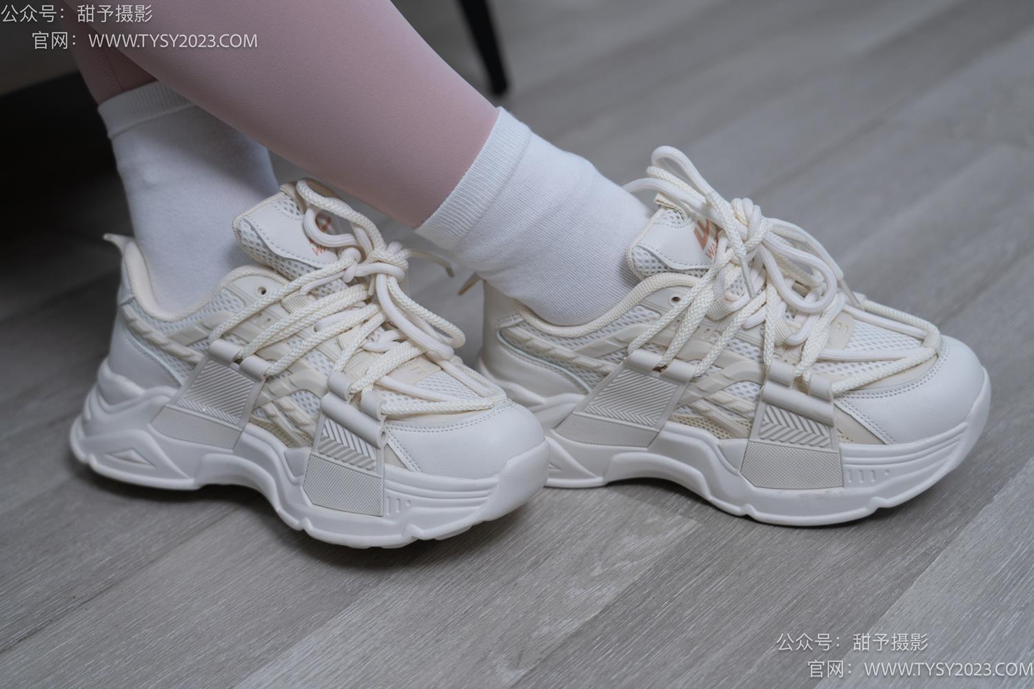 甜予摄影 NO.053 璇璇-瑜伽裤、运动鞋、白棉袜、裸足[149P/2V/11.1GB]插图2