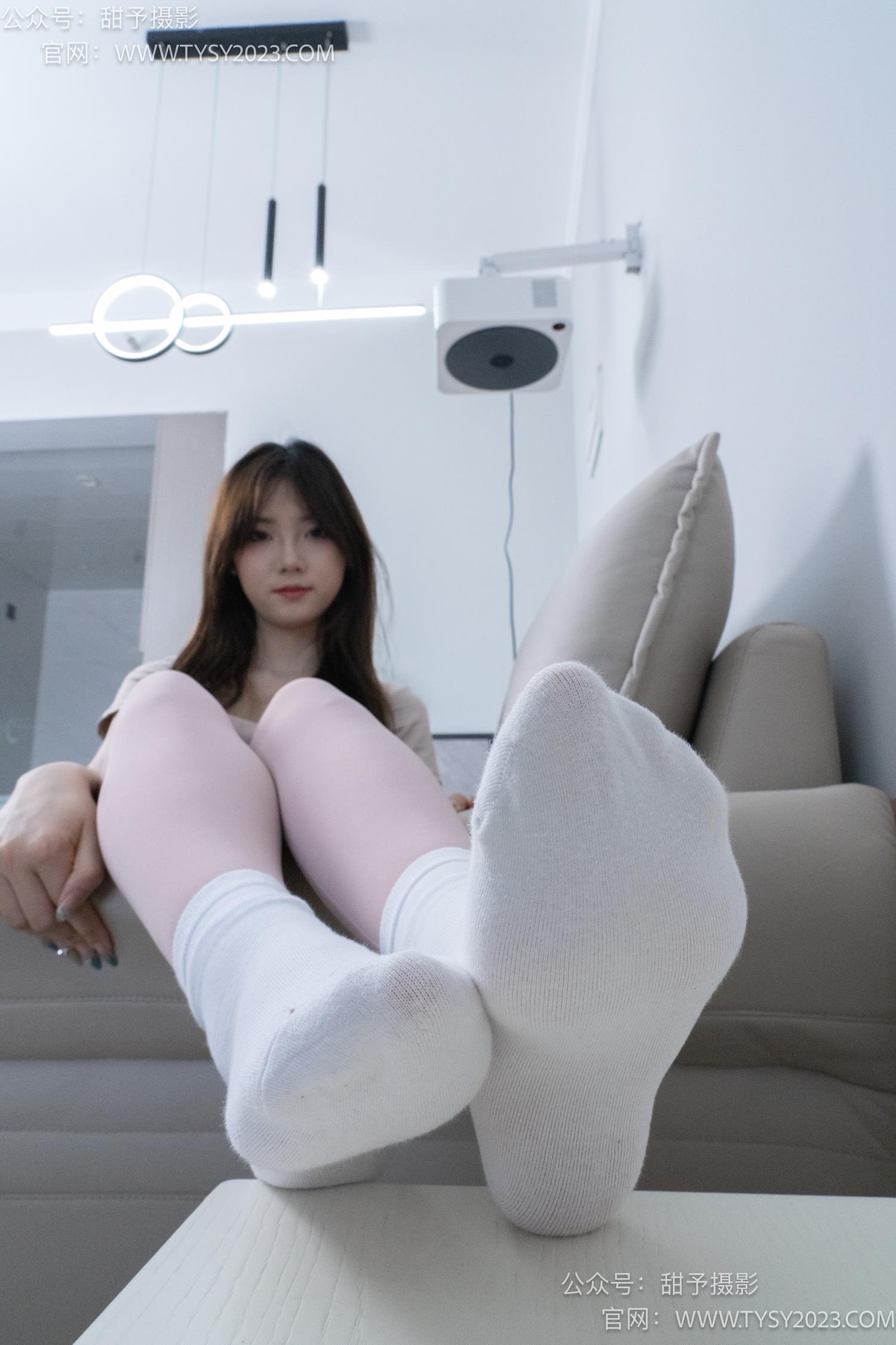 甜予摄影 NO.053 璇璇-瑜伽裤、运动鞋、白棉袜、裸足[149P/2V/11.1GB]插图3