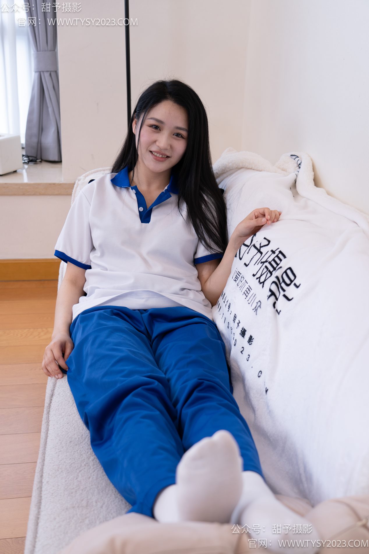 甜予摄影-完整版-102期：澜澜-板鞋、白棉袜、肉丝（脚尖微加固款）[126P/2V/9.93G]插图2