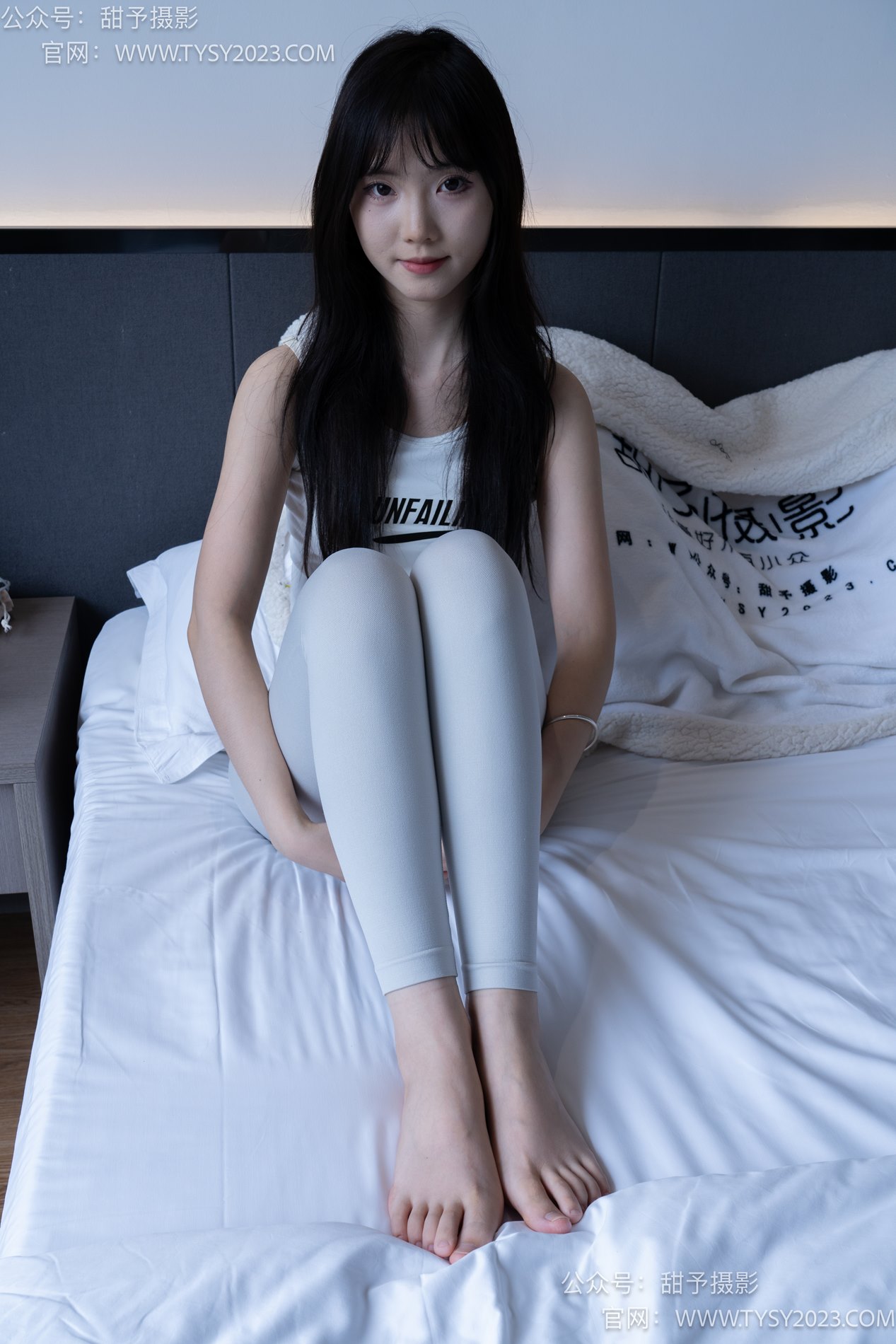 甜予摄影完整版-104期：璇璇-帆布鞋、白棉袜、裸足、小人国剧情 [132P/2V/10G]插图1