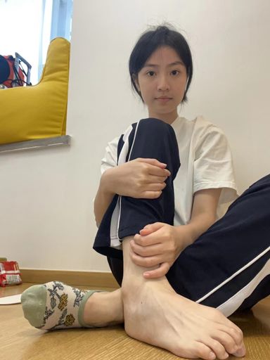 真实大二妹字居家嫩脚自拍完美露脸[136P/1V/2.14G]插图