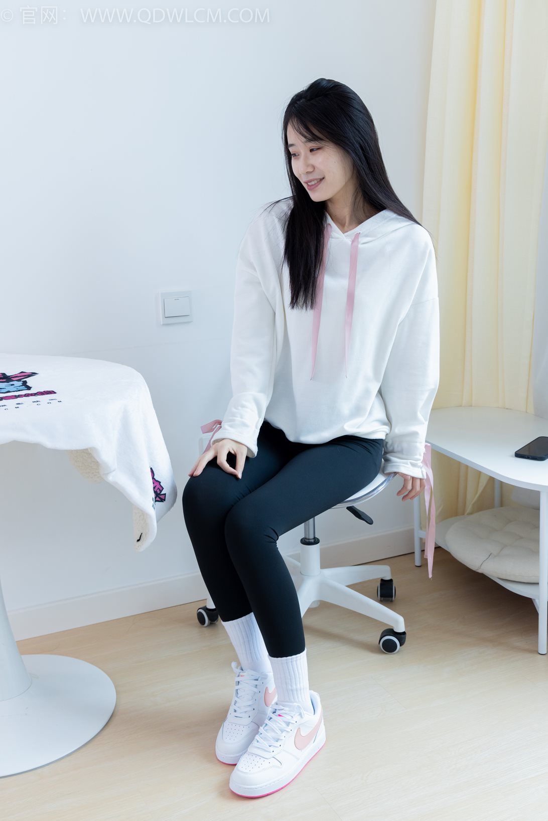 勿恋传媒2097期：菜菜-如果你说.瑜伽裤、板鞋、白棉袜、穿鞋踩小西红柿和奶油蛋糕剧情[163P/1V/5.34G]插图