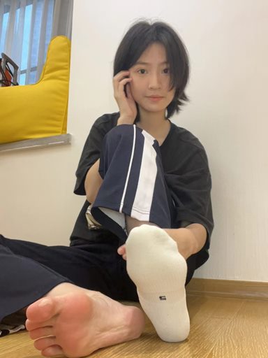 真实大二妹字居家嫩脚自拍完美露脸[136P/1V/2.14G]插图3