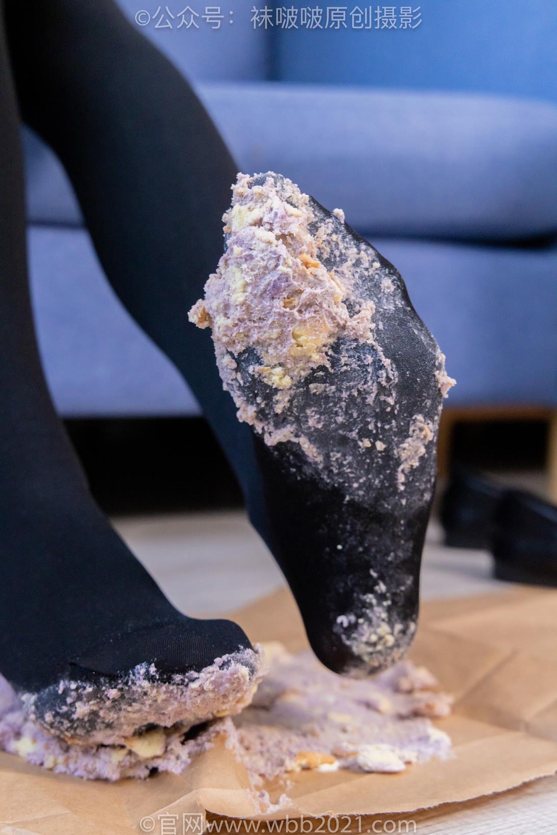 袜啵啵430期：奶油-平底鞋、厚黑丝、丝袜踩奶油小蛋糕剧情（花絮版）[146P/1V/8.2G]插图2