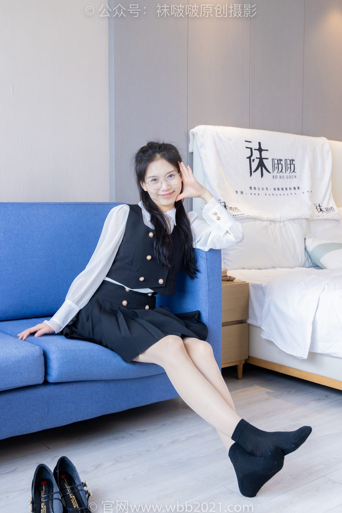 袜啵啵431期：芝士-高跟鞋、板鞋、黑棉袜、粉棉袜、油亮肉丝（仅棉袜里打底）[140P/1V/6.82G]插图1