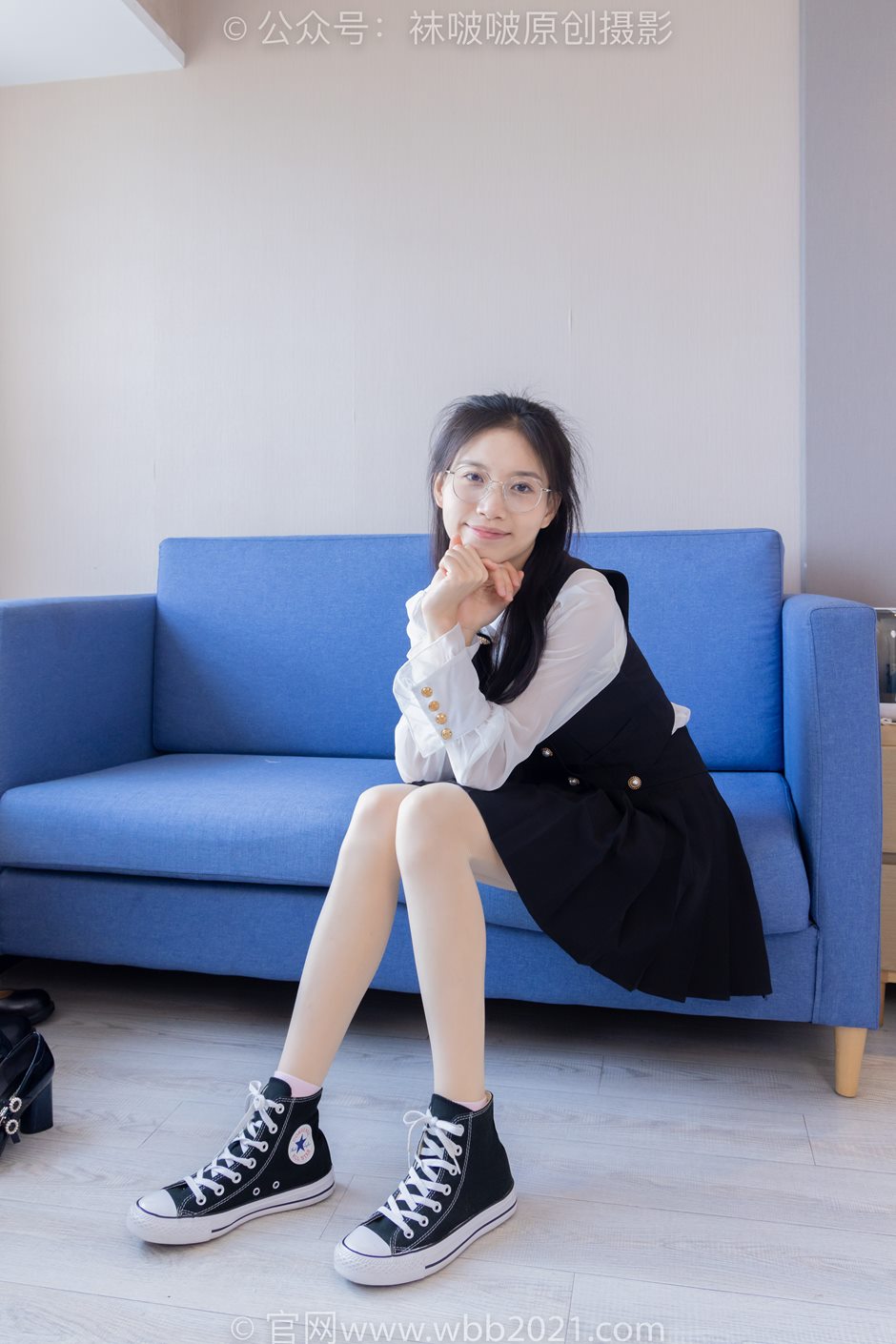 袜啵啵431期：芝士-高跟鞋、板鞋、黑棉袜、粉棉袜、油亮肉丝（仅棉袜里打底）[140P/1V/6.82G]插图6