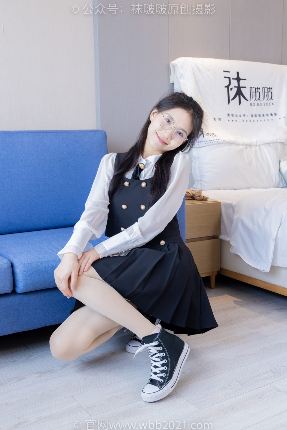 袜啵啵431期：芝士-高跟鞋、板鞋、黑棉袜、粉棉袜、油亮肉丝（仅棉袜里打底）[140P/1V/6.82G]插图5