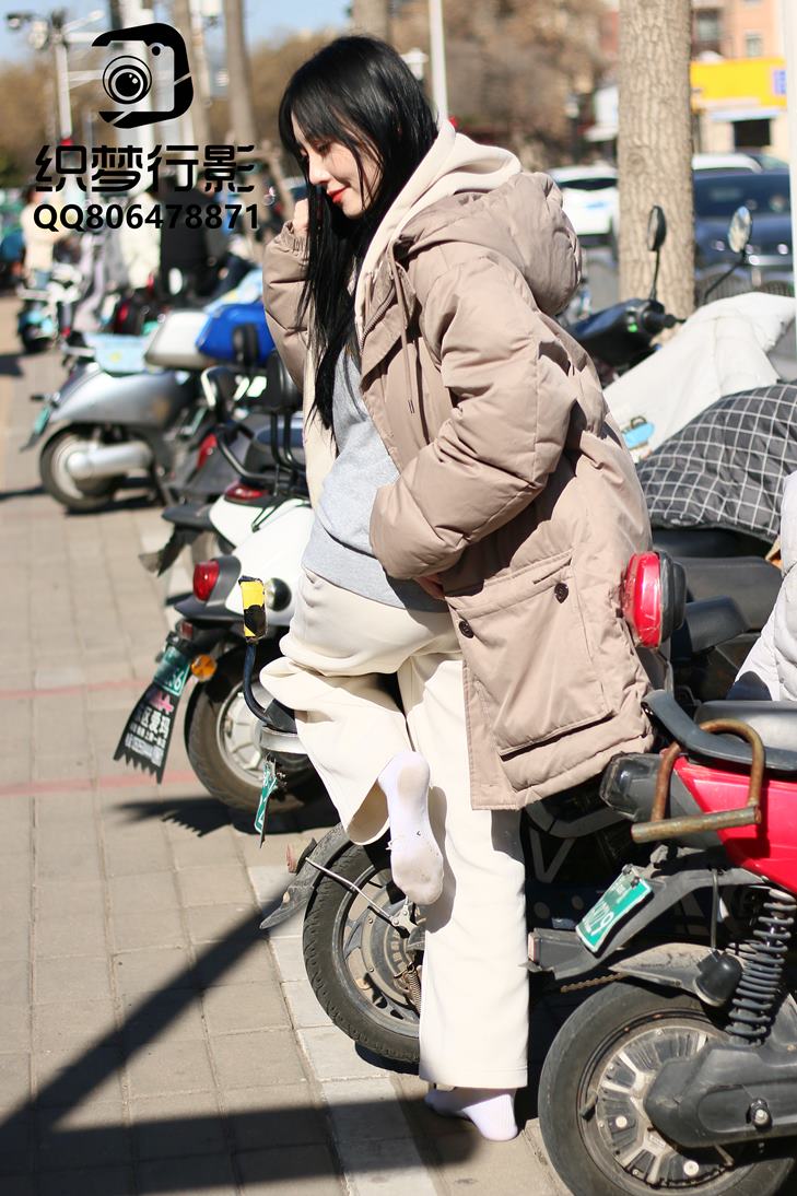 织梦映像 罗袜生尘完整版商业街外景帆布鞋，裸足[278P/1V/7.52G]插图6