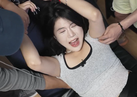 推特大王极品渔往袜tk 笑到哭出来 [1V/572MB]插图4