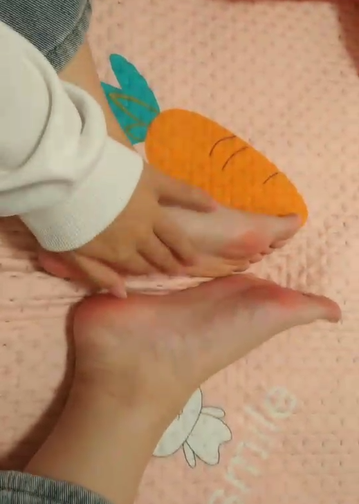 套路反差眼镜妹生活照露脸展示脚底身材[14P/21V/354M]插图5