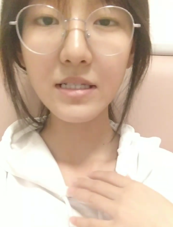 套路反差眼镜妹生活照露脸展示脚底身材[14P/21V/354M]插图6