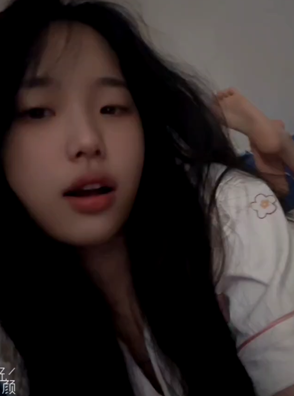 高颜值小解解沉鱼自拍定制[21V/1.55G]插图8