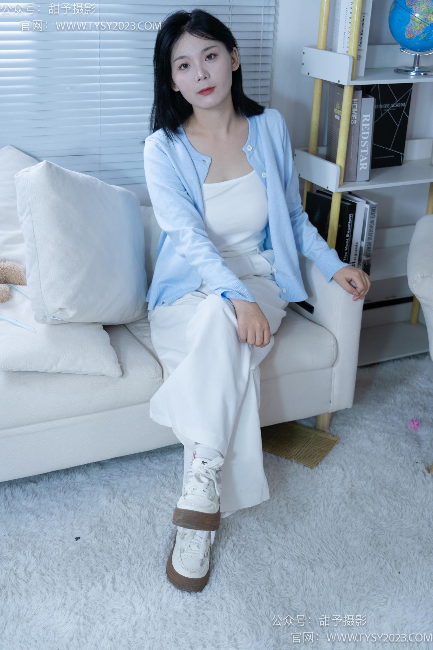 甜予摄影 NO.060 梨子-板鞋、脏白棉袜、裸足[114P/2V/9.36GB]插图1