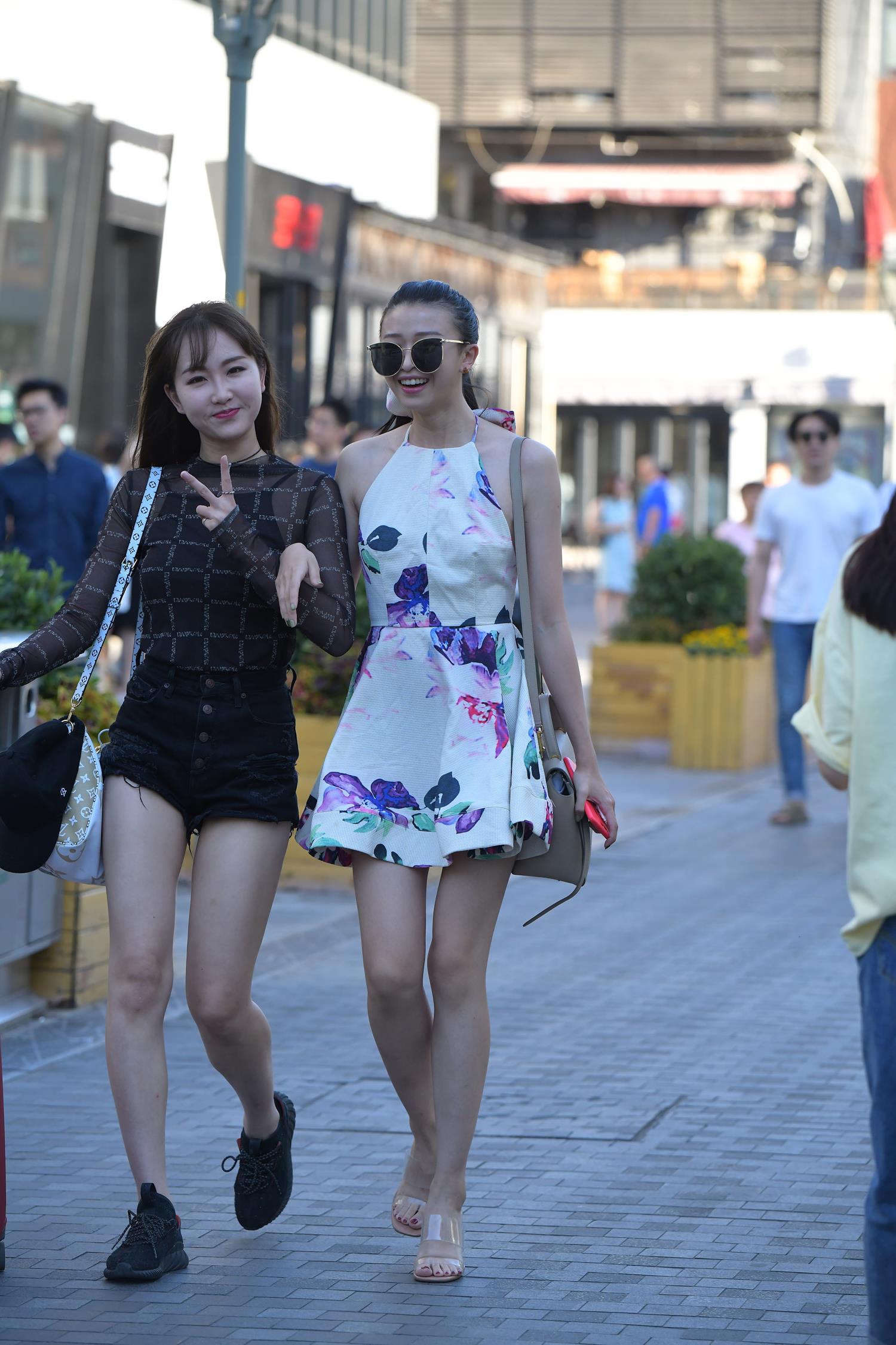 精选街拍作品 NO.3875 快乐姐妹花[242P/480MB]插图1