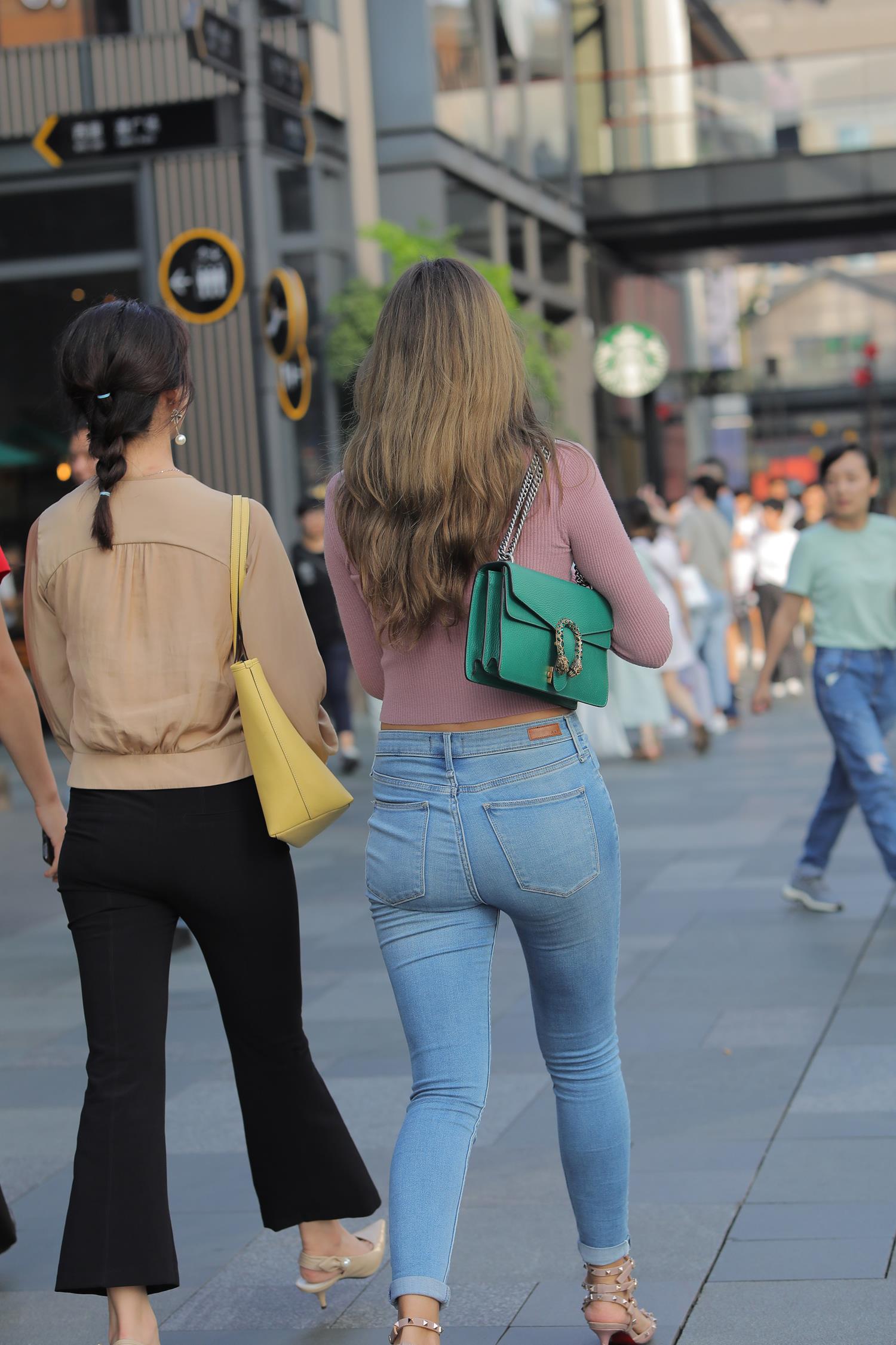 精选街拍作品 NO.3983 牛仔裤好身材[54P/95MB]插图2