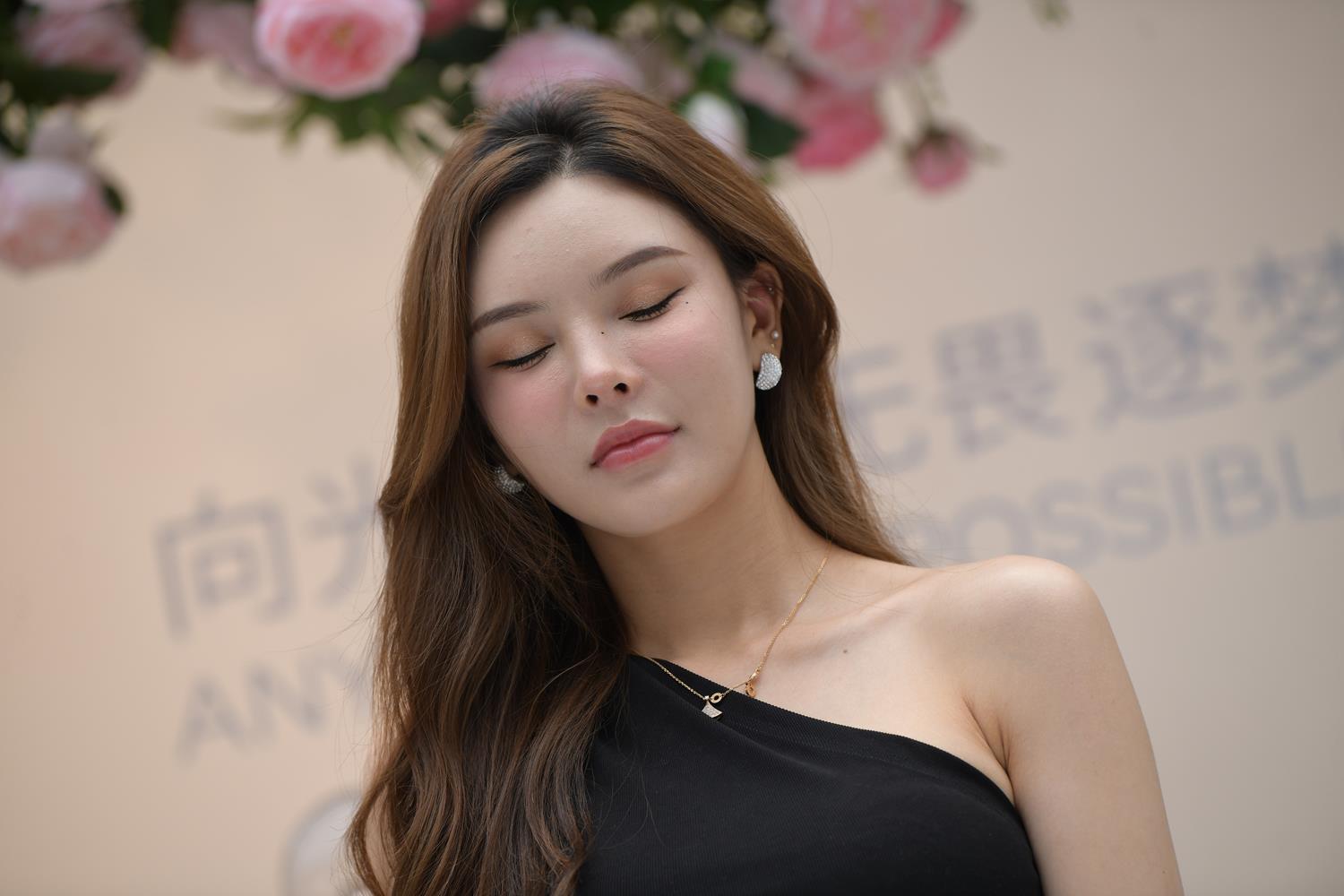 精选街拍作品 NO.3995 设计感黑色连衣裙[114P/241MB]插图4