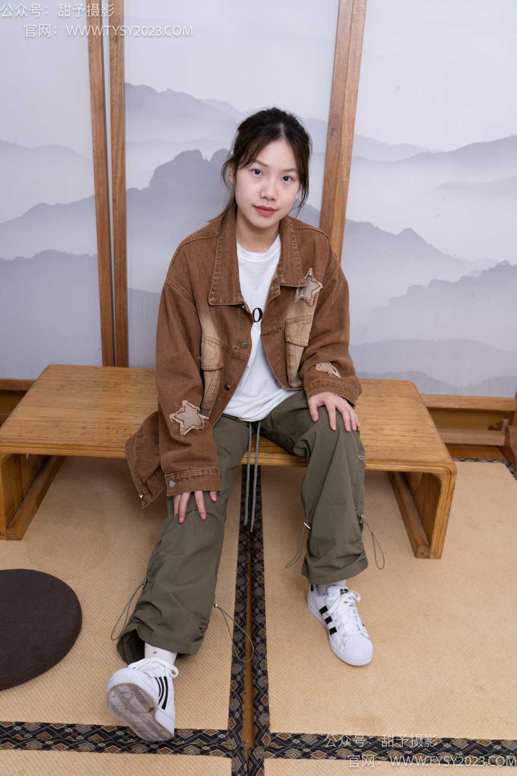 甜予摄影 积分002期 双双-板鞋、白棉袜、裸足[130P/2V/10.04GB]插图3