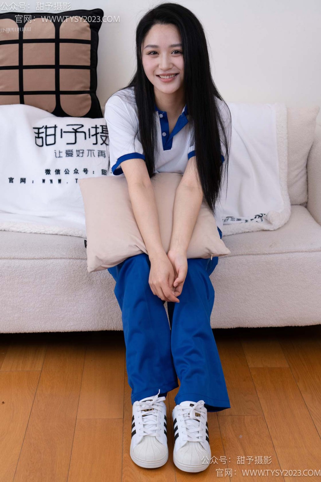 甜予摄影 NO.102 澜澜-板鞋、白棉袜、肉丝（脚尖加固款）[126P/2V/9.94GB]插图1